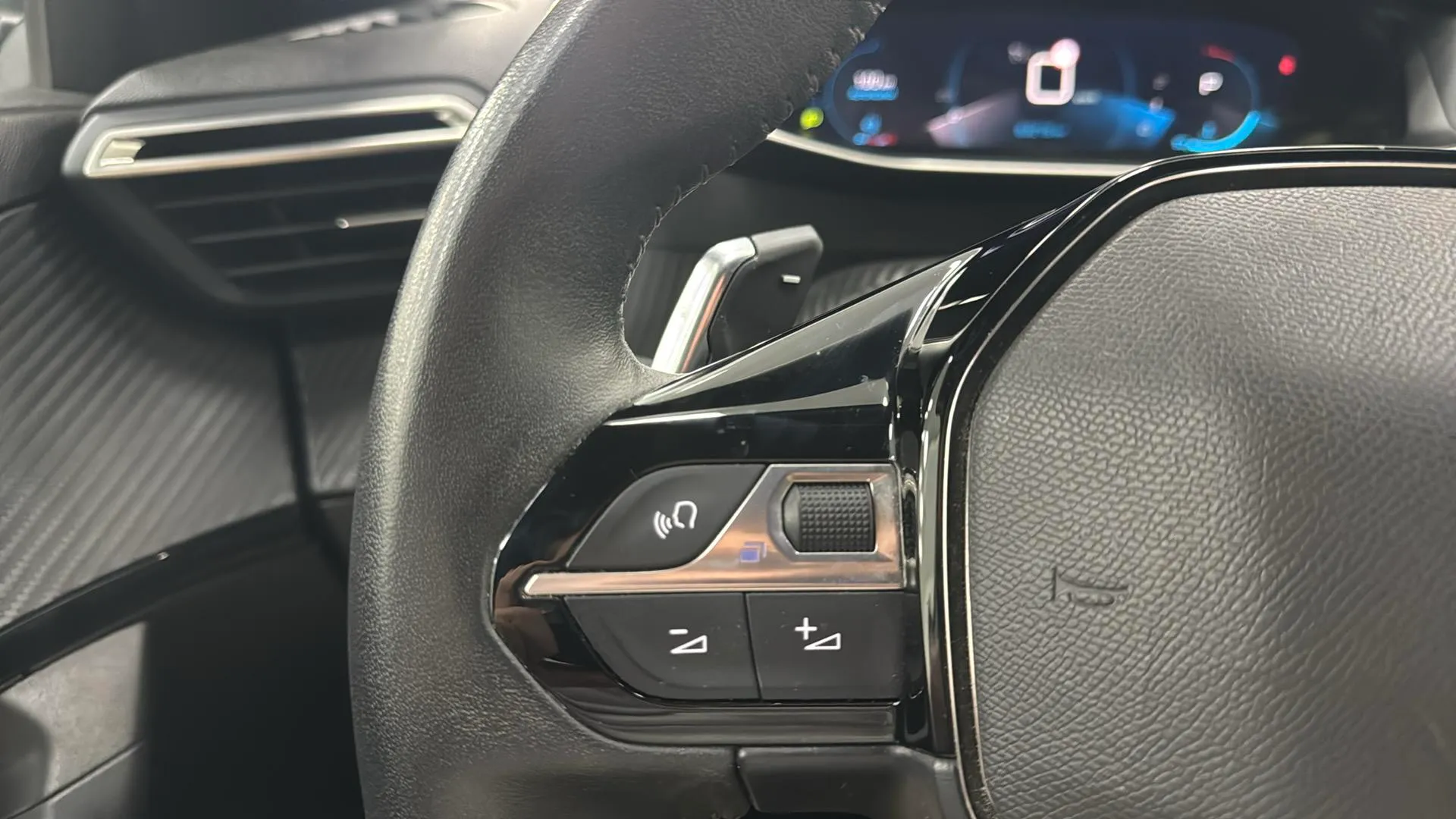 Peugeot 2008 Allure Pack PureTech 130 EAT8 - foto 14