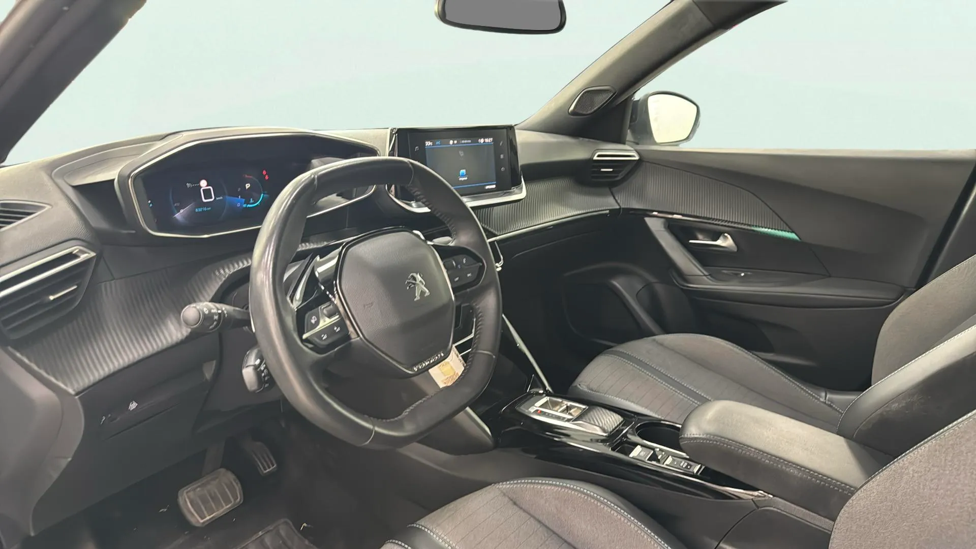 Peugeot 2008 Allure Pack PureTech 130 EAT8 - foto 13