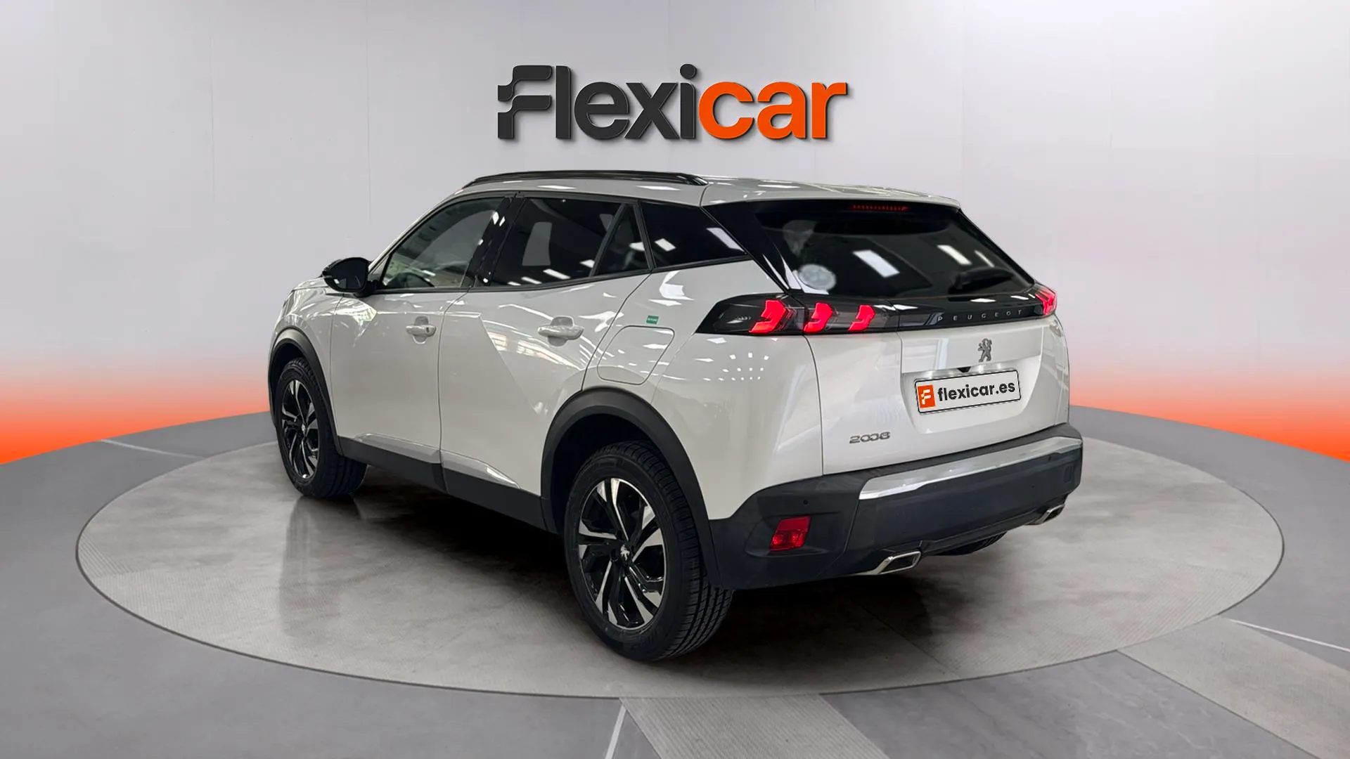 Peugeot 2008 Allure Pack PureTech 130 EAT8 - foto 5