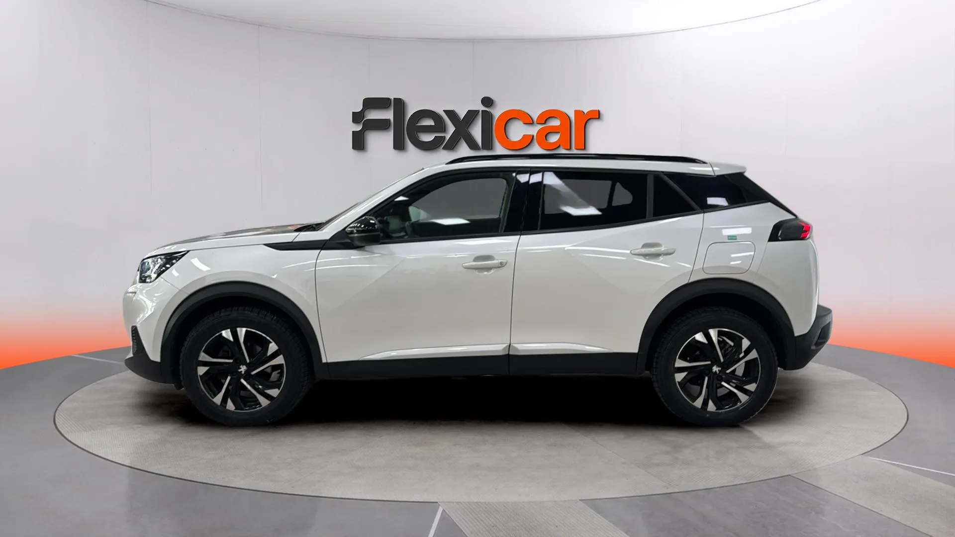 Peugeot 2008 Allure Pack PureTech 130 EAT8 - foto 4