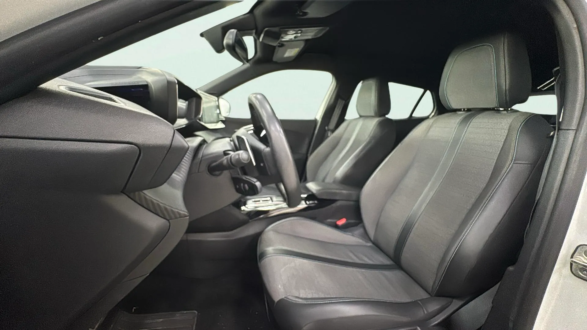 Peugeot 2008 Allure Pack PureTech 130 EAT8 - foto 9