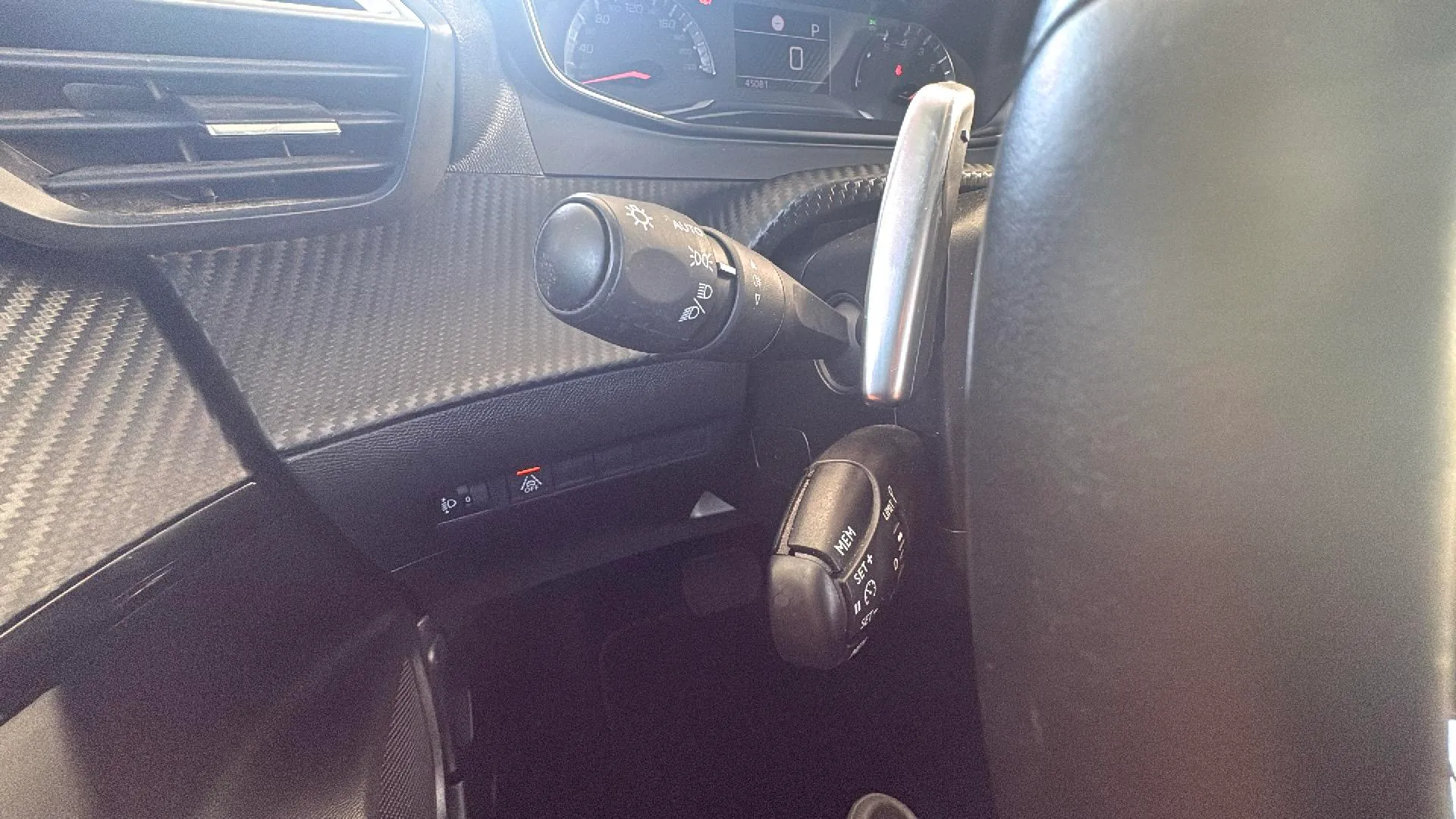 Peugeot 2008 Allure PureTech 130 EAT8 - foto 14