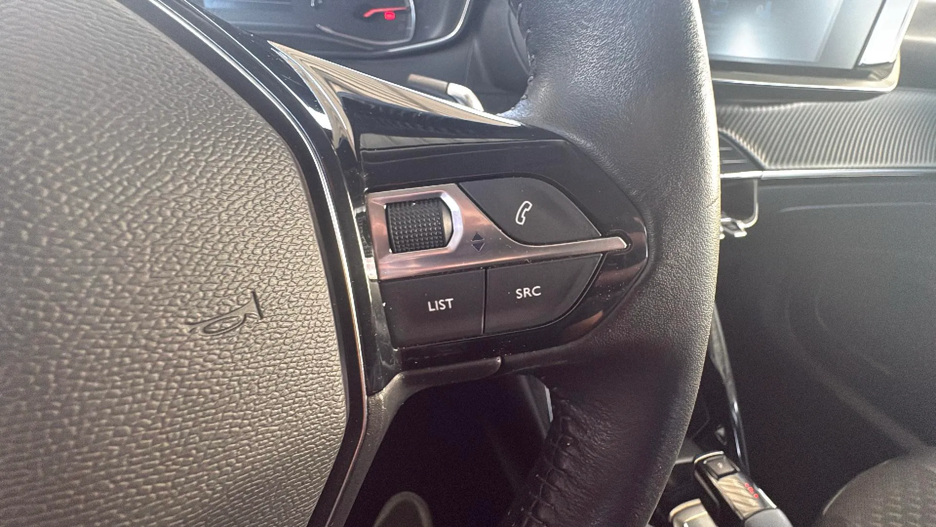 Peugeot 2008 Allure PureTech 130 EAT8 - foto 13