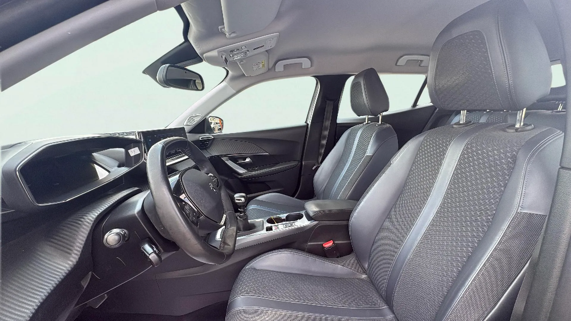 Peugeot 2008 Allure Pack PureTech 130 BVM6 - foto 17