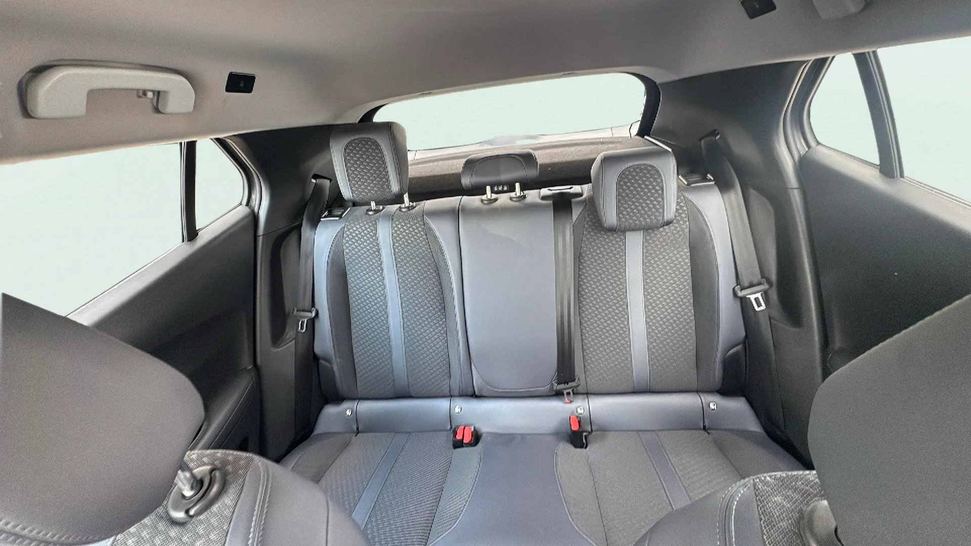 Peugeot 2008 Allure Pack PureTech 130 BVM6 - foto 19