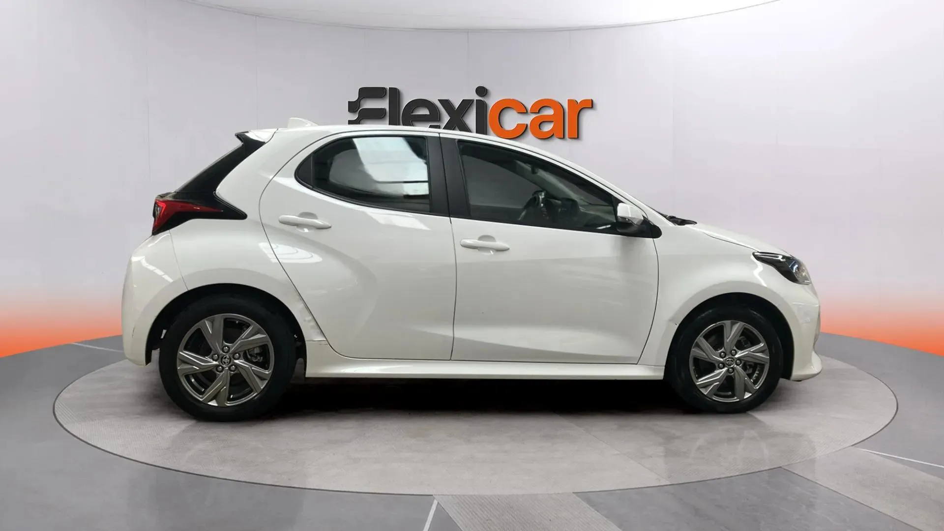 Toyota Yaris 1.5 120H Active Plus - foto 8