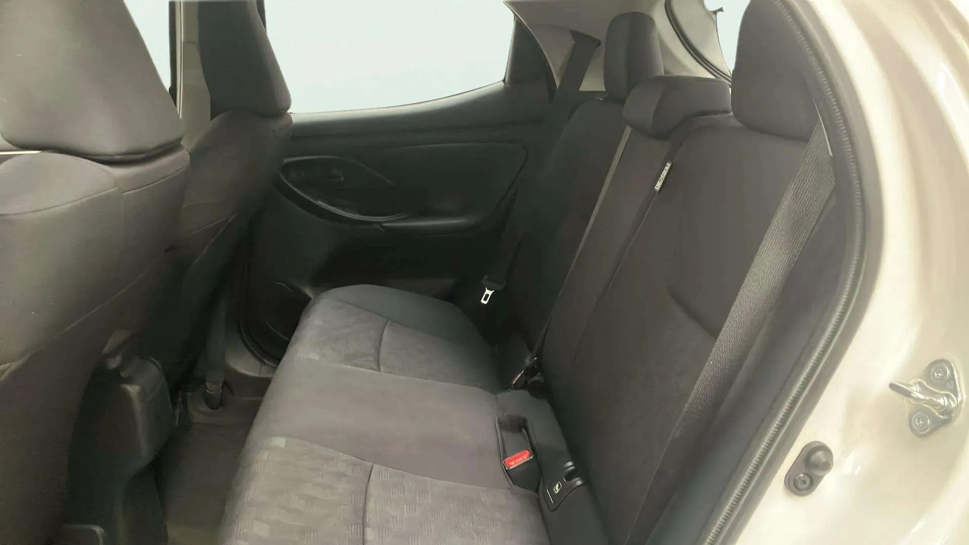 Toyota Yaris 1.5 120H Active Plus - foto 13