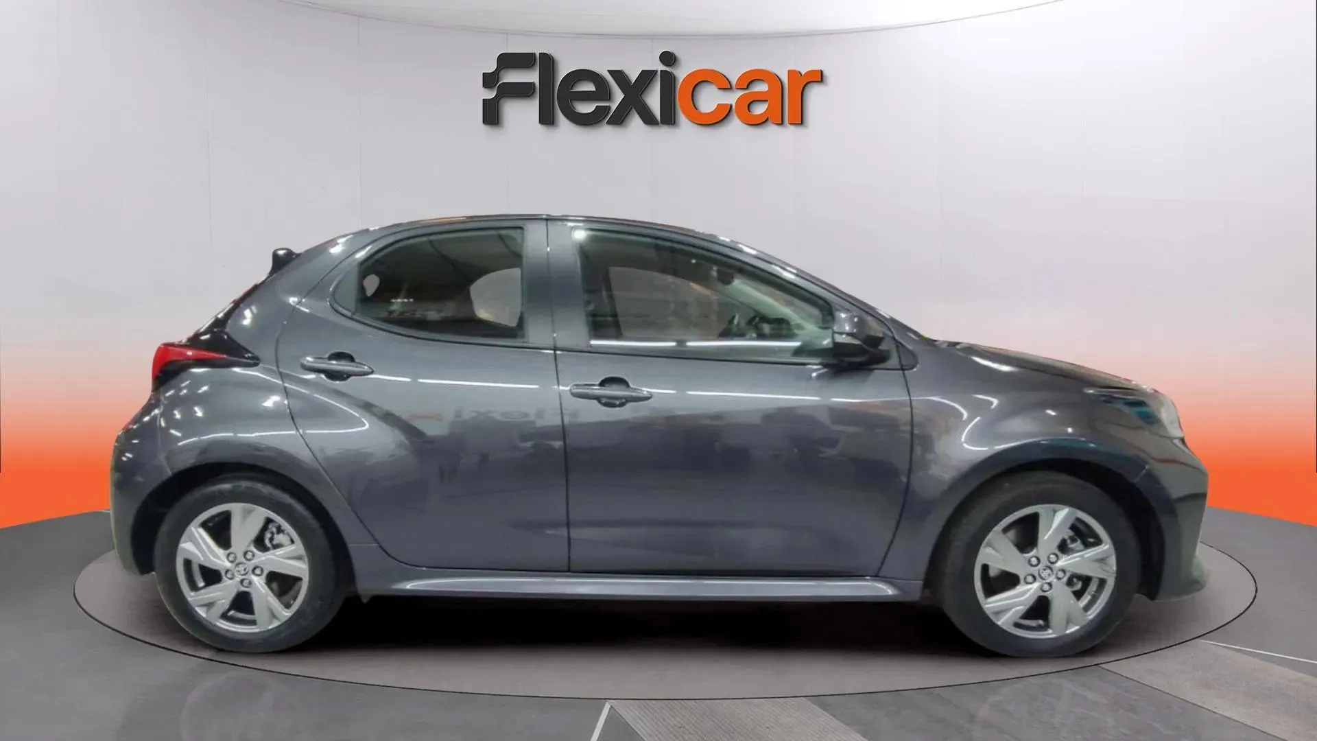 Toyota Yaris 1.5 120H Active Plus - foto 8