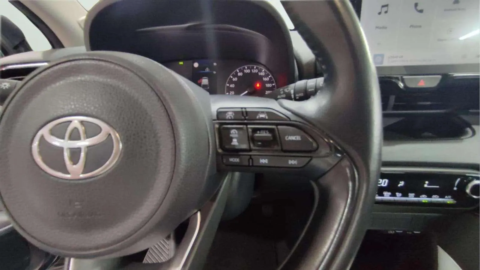 Toyota Yaris 1.5 120H Active Plus - foto 18