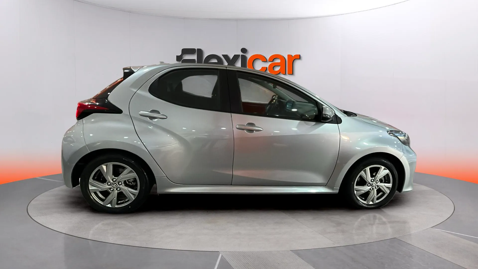 Toyota Yaris 1.5 120H Active Plus - foto 8
