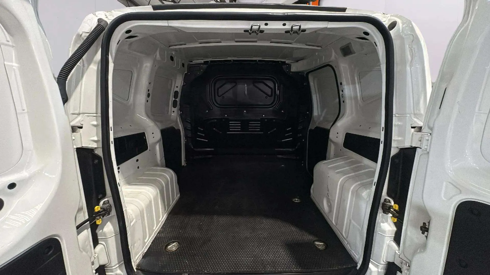 Fiat Fiorino Combi Adventure 1.3 Mjt 5plazas E5+ - foto 9