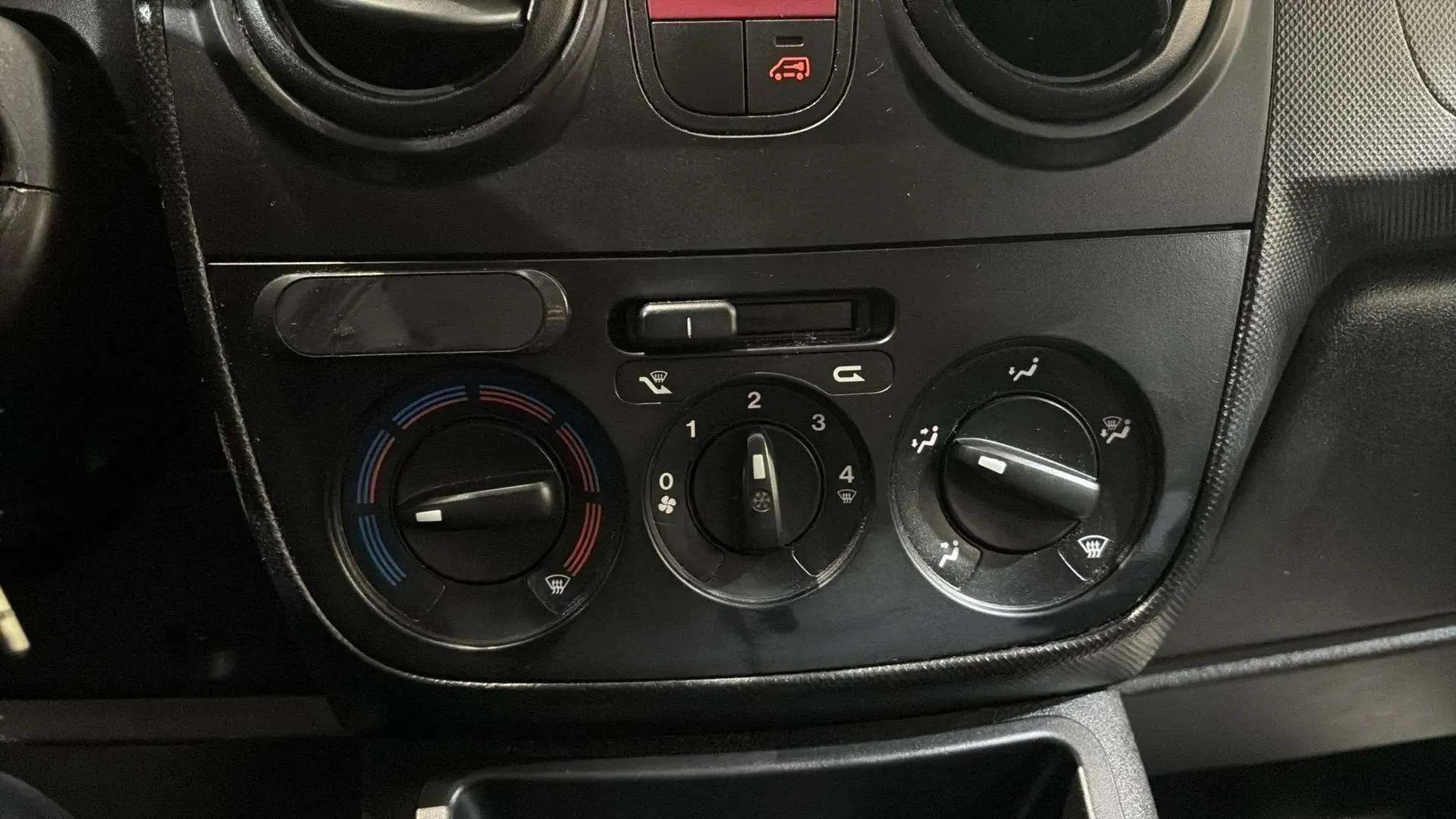Fiat Fiorino Combi Adventure 1.3 Mjt 5plazas E5+ - foto 14