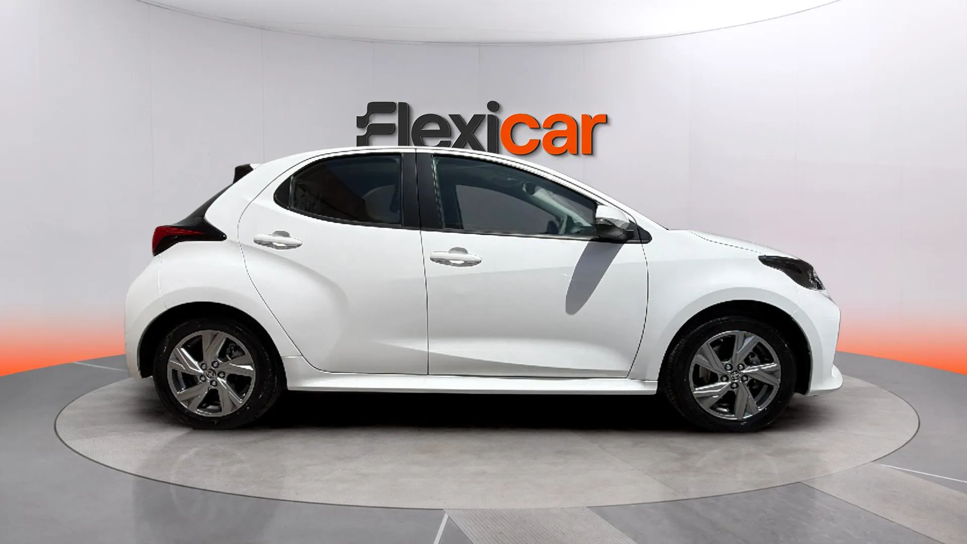 Toyota Yaris 1.5 120H Active Plus - foto 8