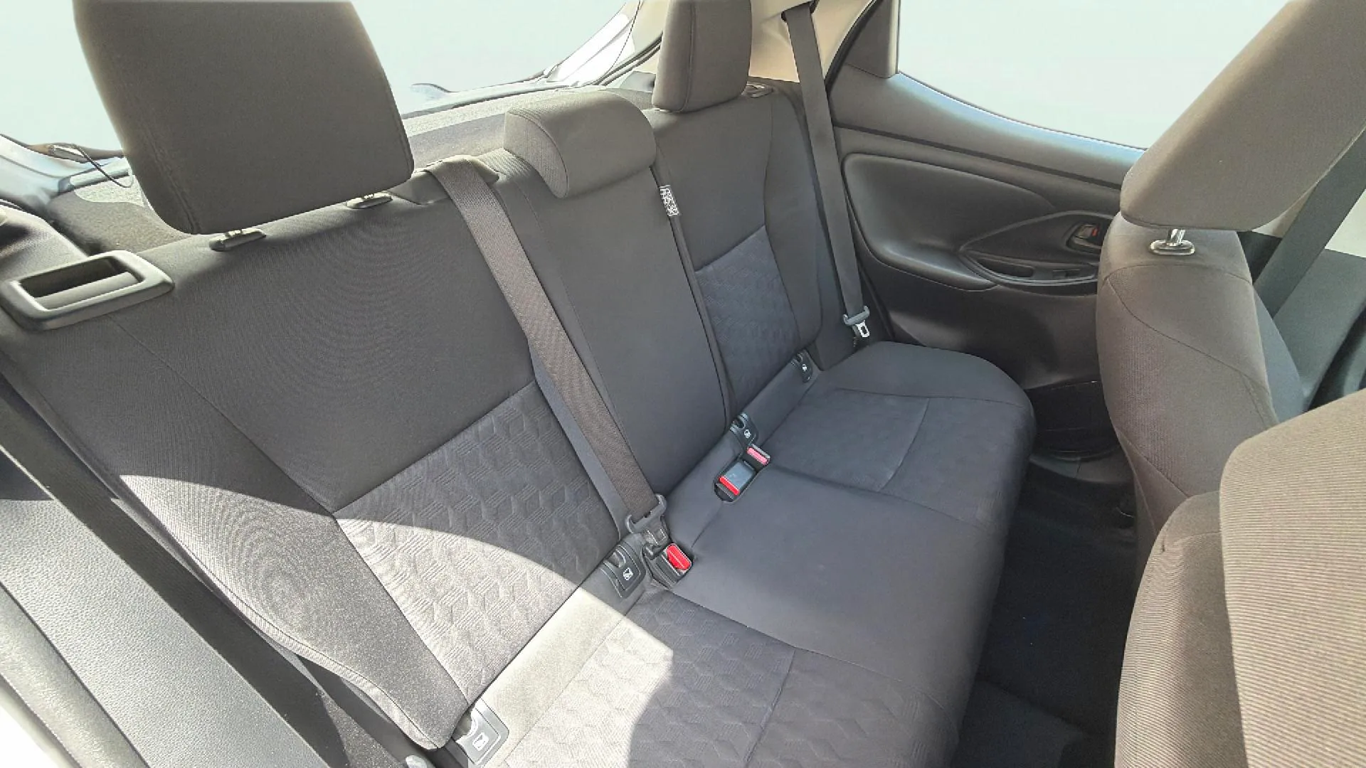 Toyota Yaris 1.5 120H Active Plus - foto 17