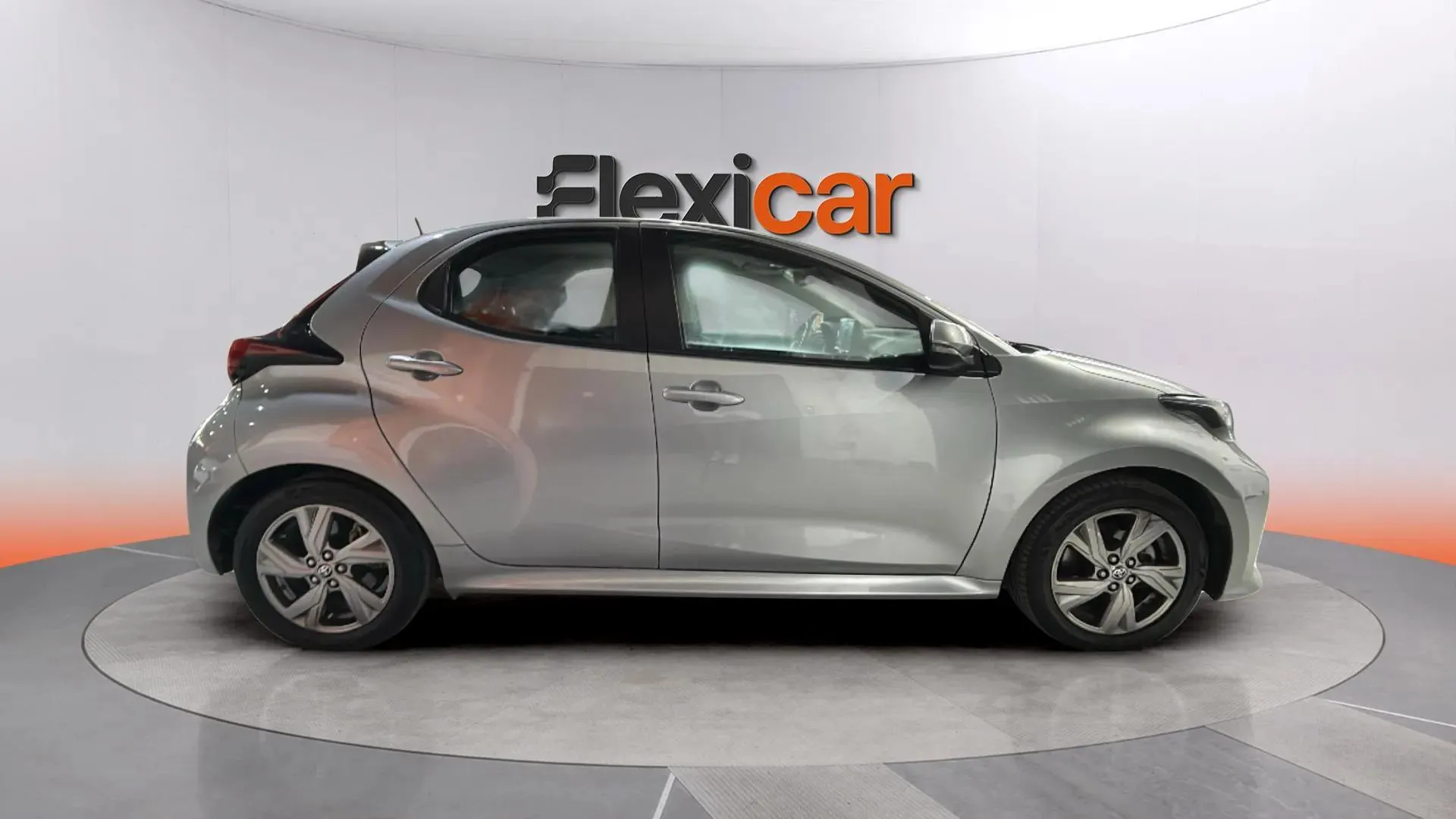 Toyota Yaris 1.5 120H Active Plus - foto 8