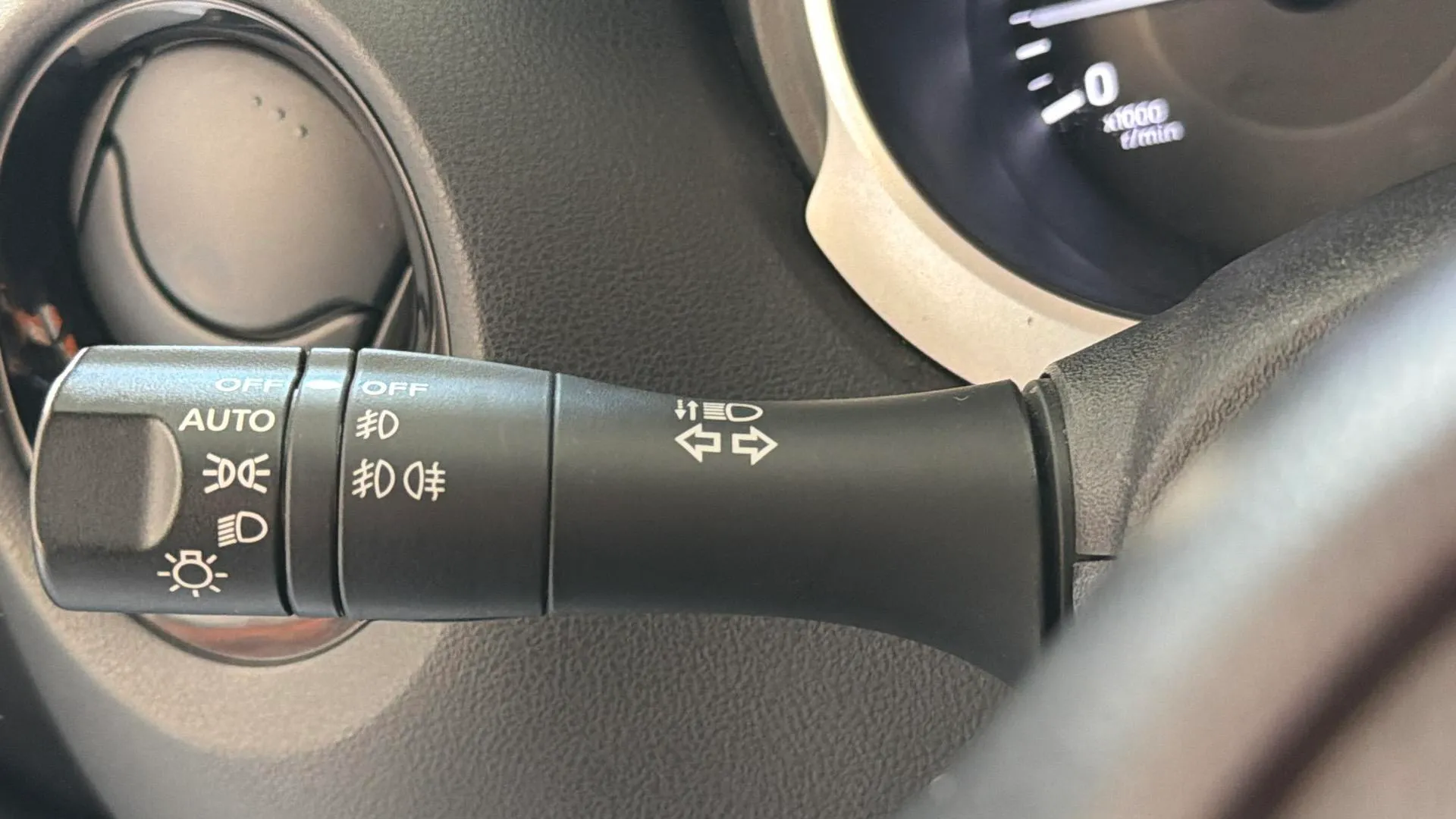 Nissan Juke G E6D-Temp CVT N-Connecta - foto 17