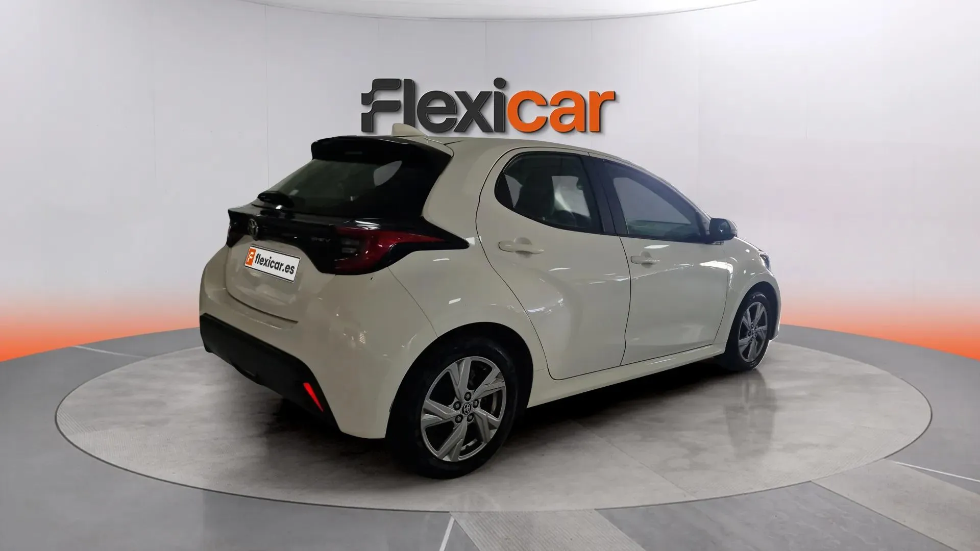 Toyota Yaris 1.5 120H Active Plus - foto 8