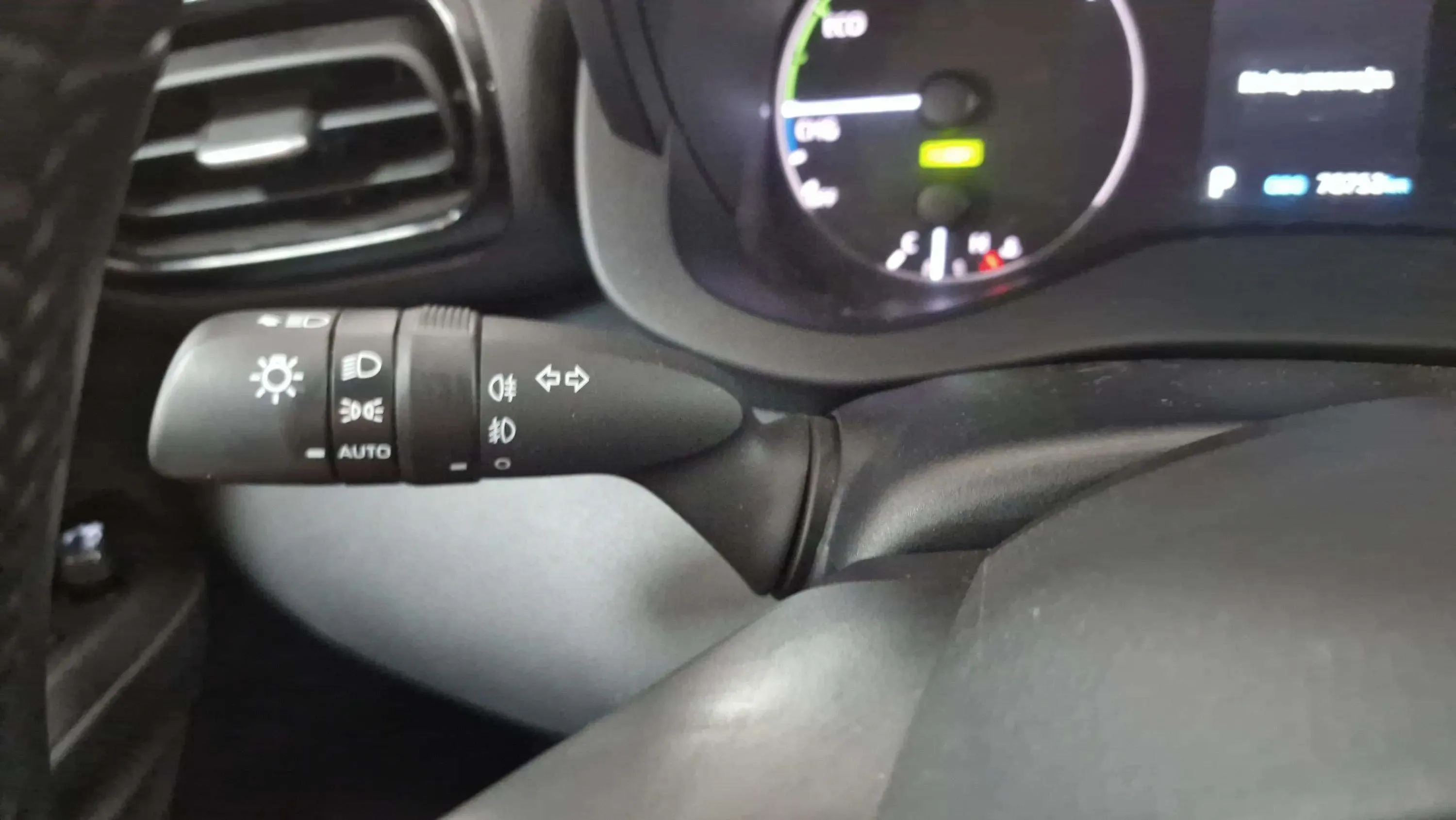 Toyota Yaris 1.5 120H Active Plus - foto 17