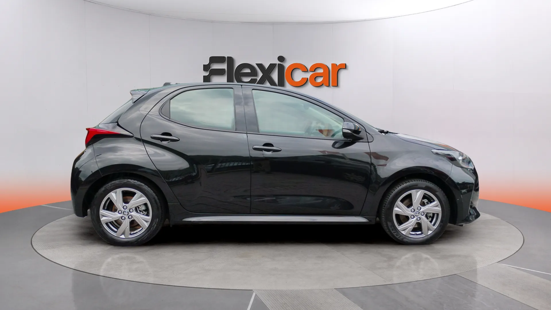 Toyota Yaris 1.5 120H Active Plus - foto 2
