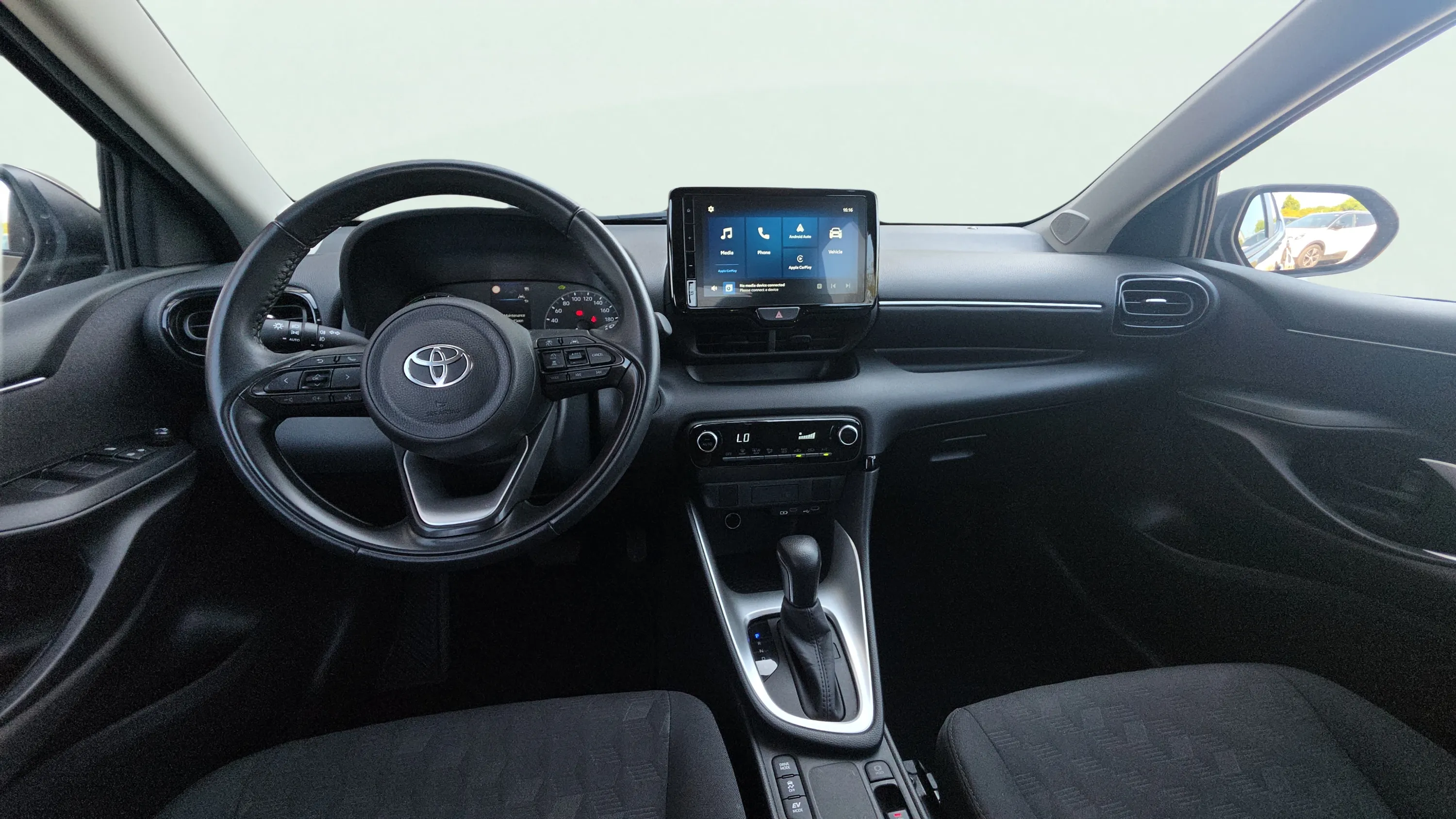 Toyota Yaris 1.5 120H Active Plus - foto 12