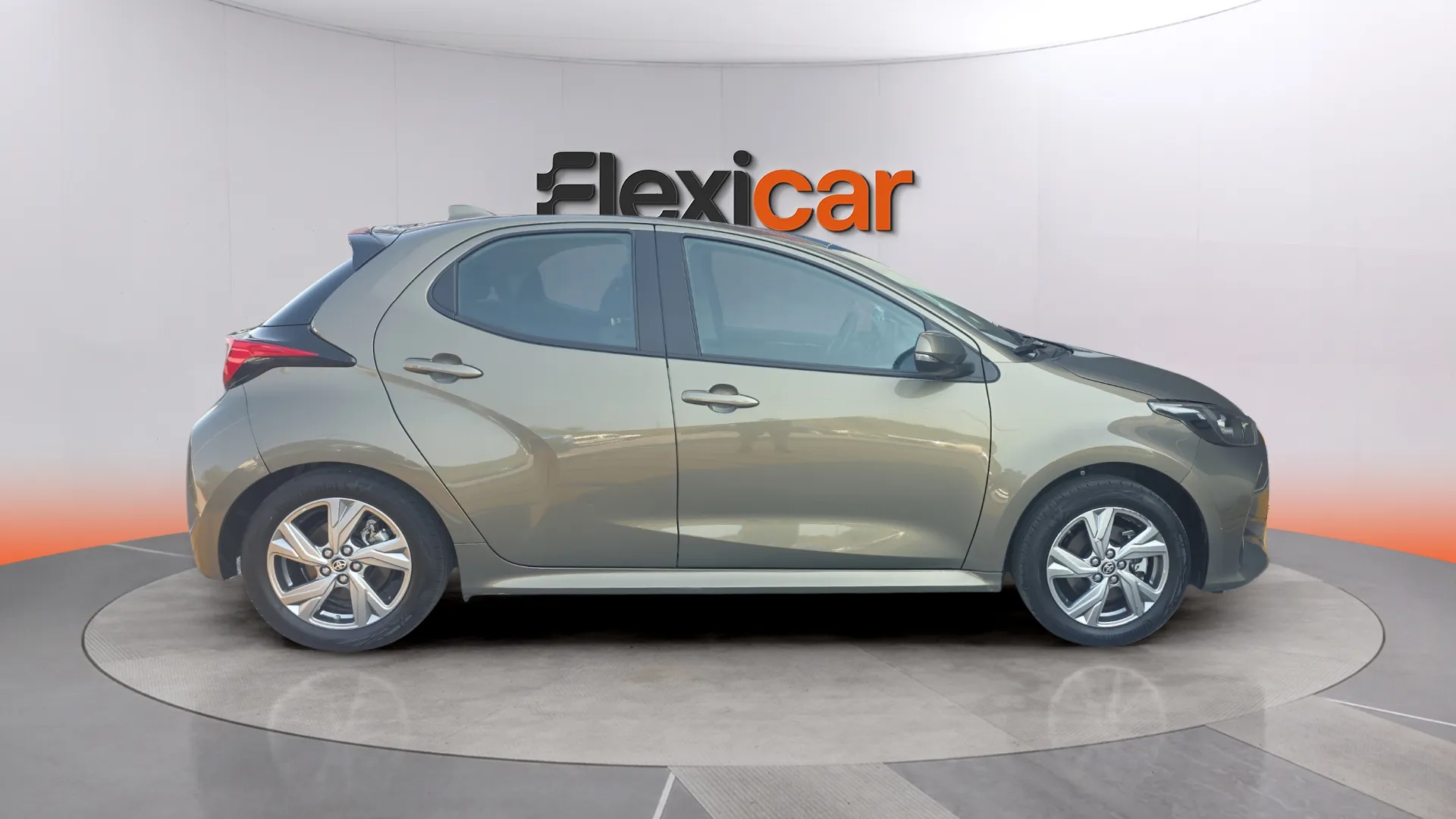 Toyota Yaris 1.5 120H Active Plus - foto 4