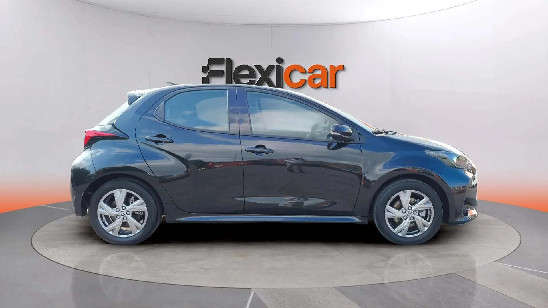 Toyota Yaris 1.5 120H Active Plus - foto 9