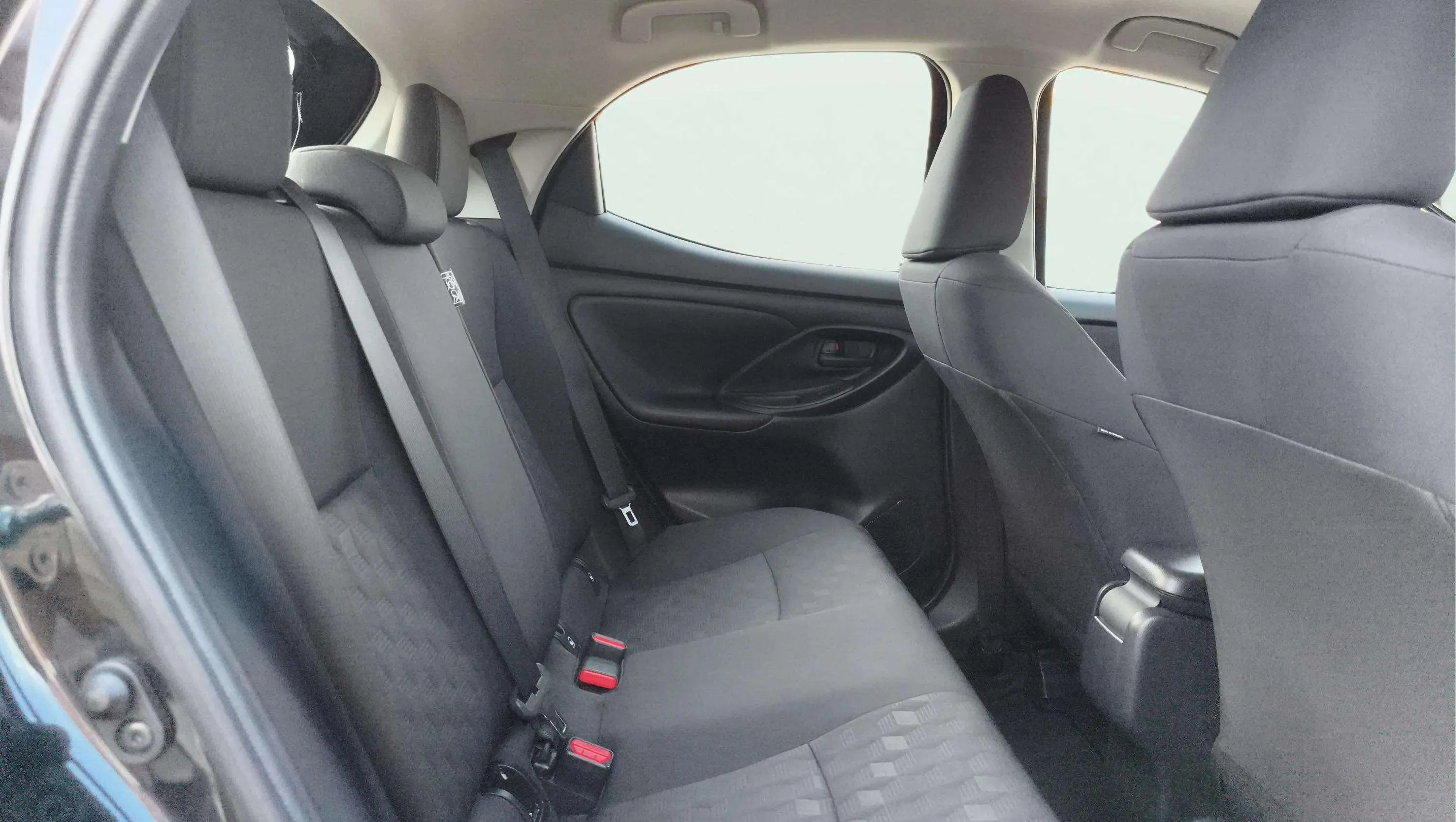Toyota Yaris 1.5 120H Active Plus - foto 17