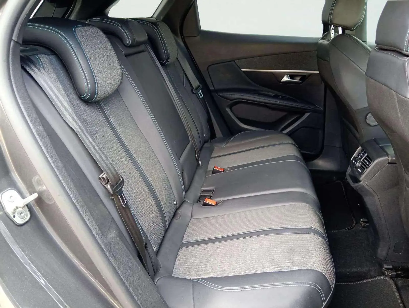 Peugeot 3008 1.2 PureTech Allure Pack - foto 11