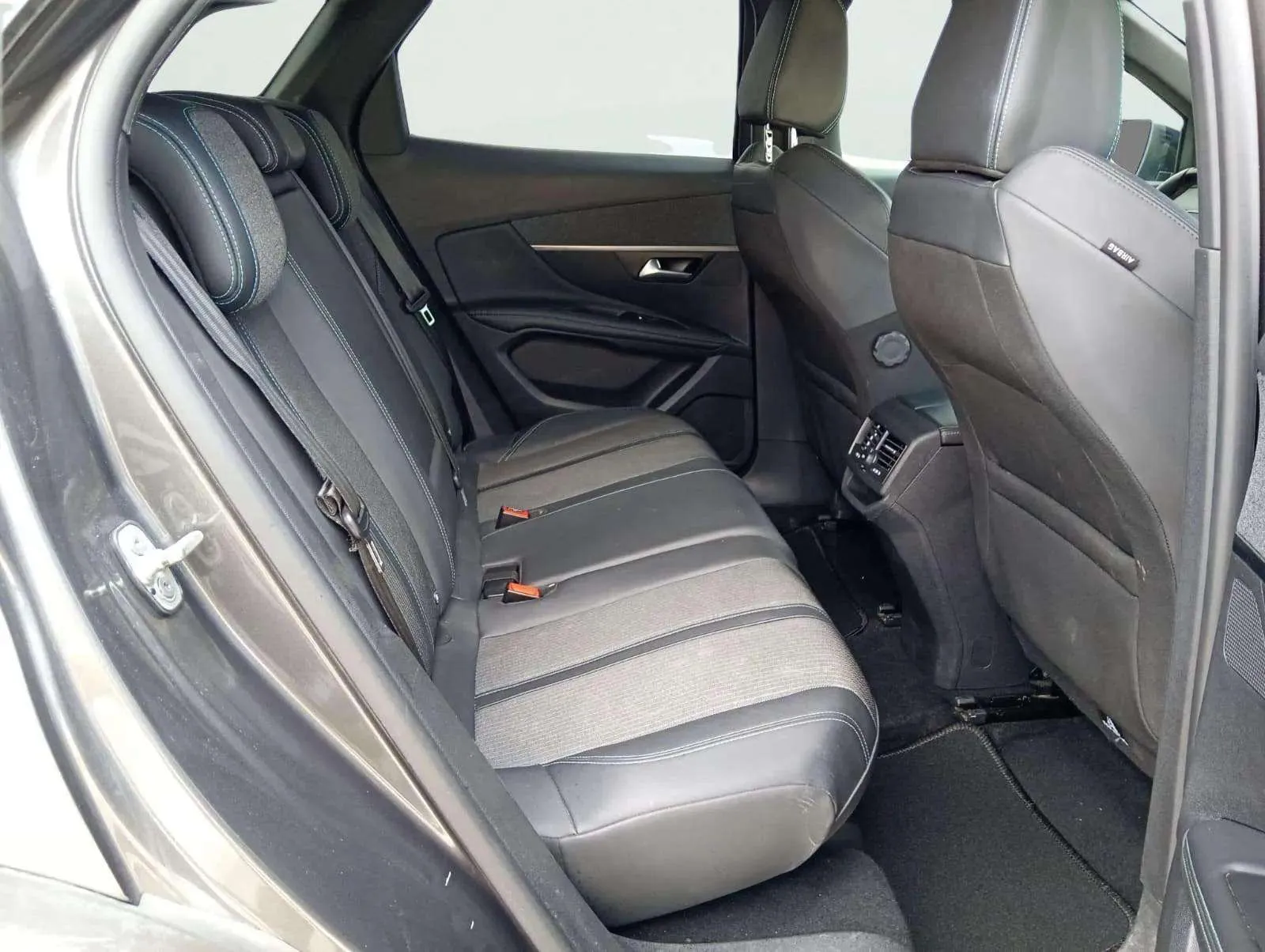 Peugeot 3008 1.2 PureTech Allure Pack - foto 12