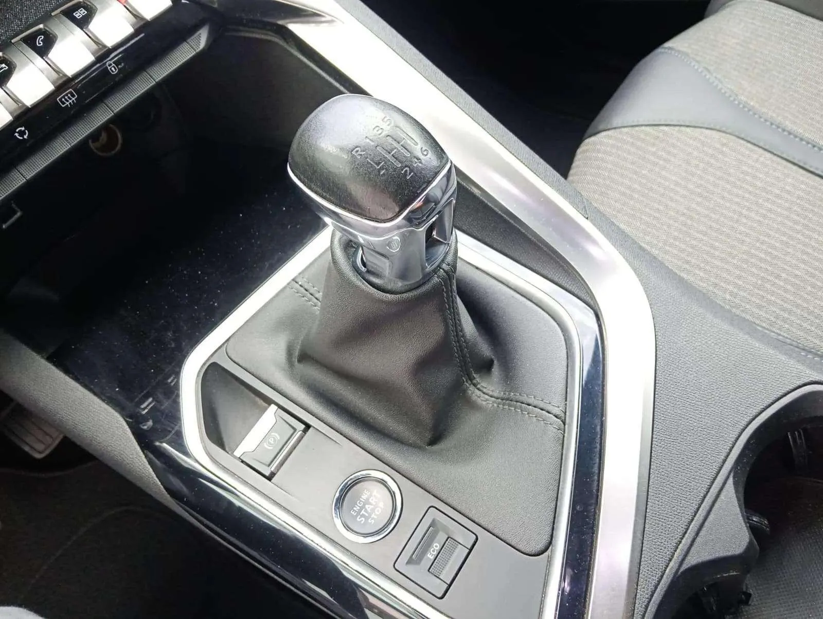 Peugeot 3008 1.2 PureTech Allure Pack - foto 14