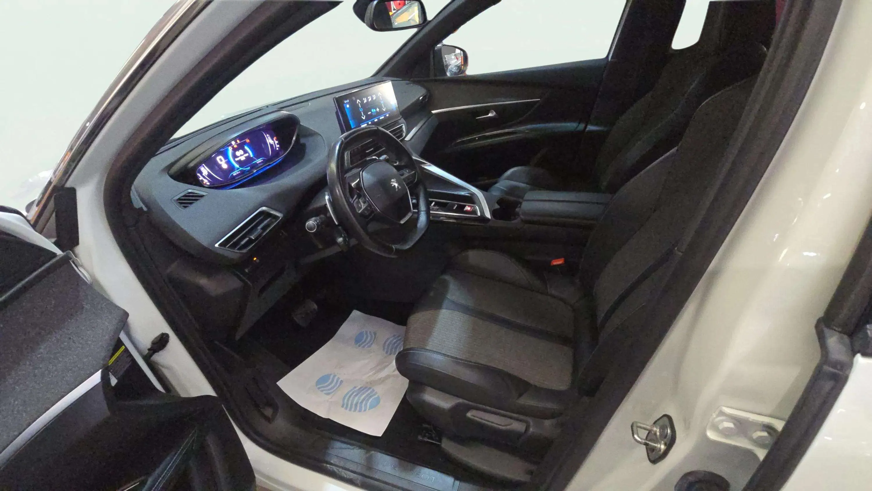 Peugeot 5008 1.2 PureTech Allure Pack EAT8 - foto 9