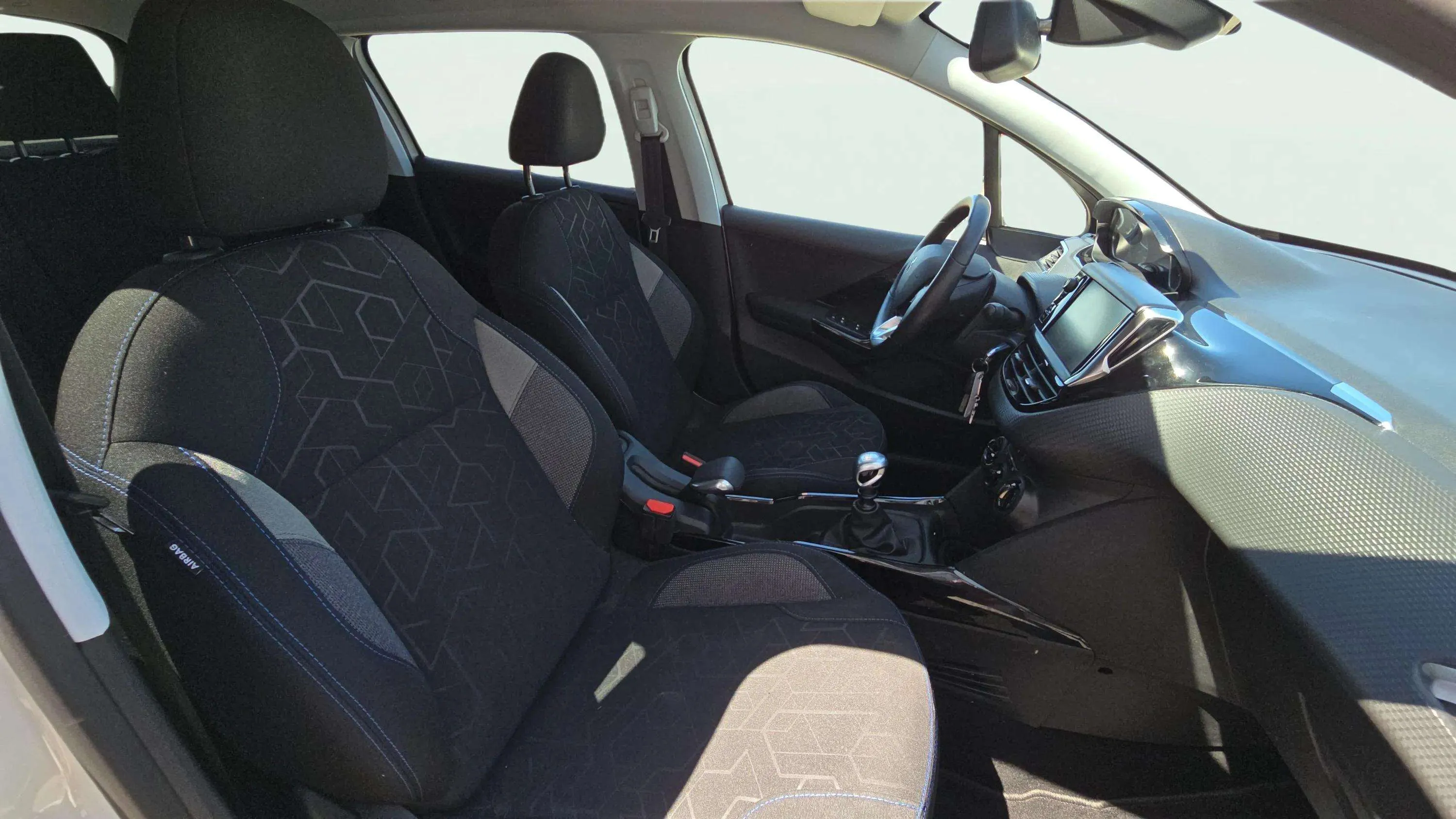 Peugeot 2008 Signature 1.2 PureTech - foto 20