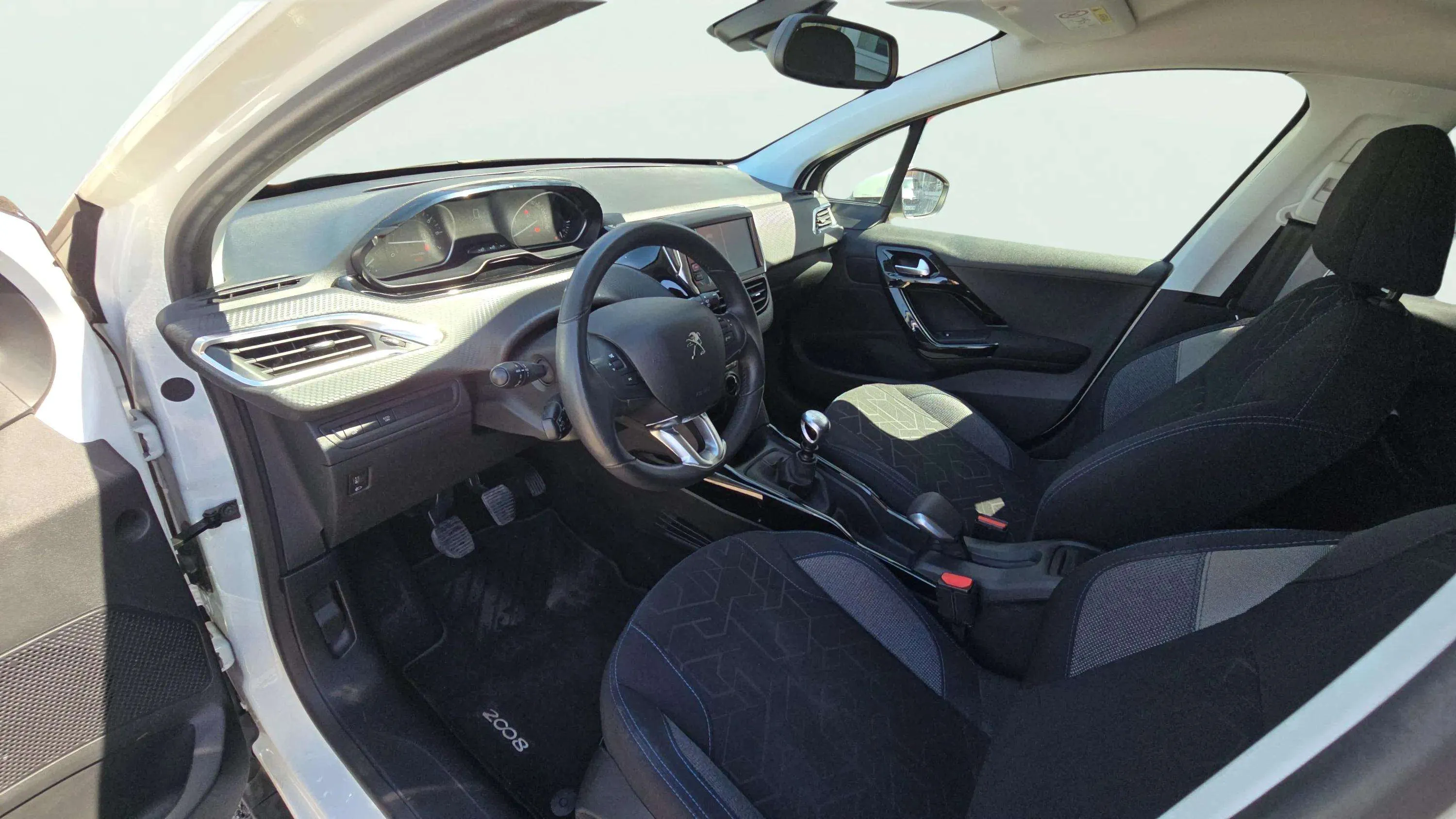 Peugeot 2008 Signature 1.2 PureTech - foto 17