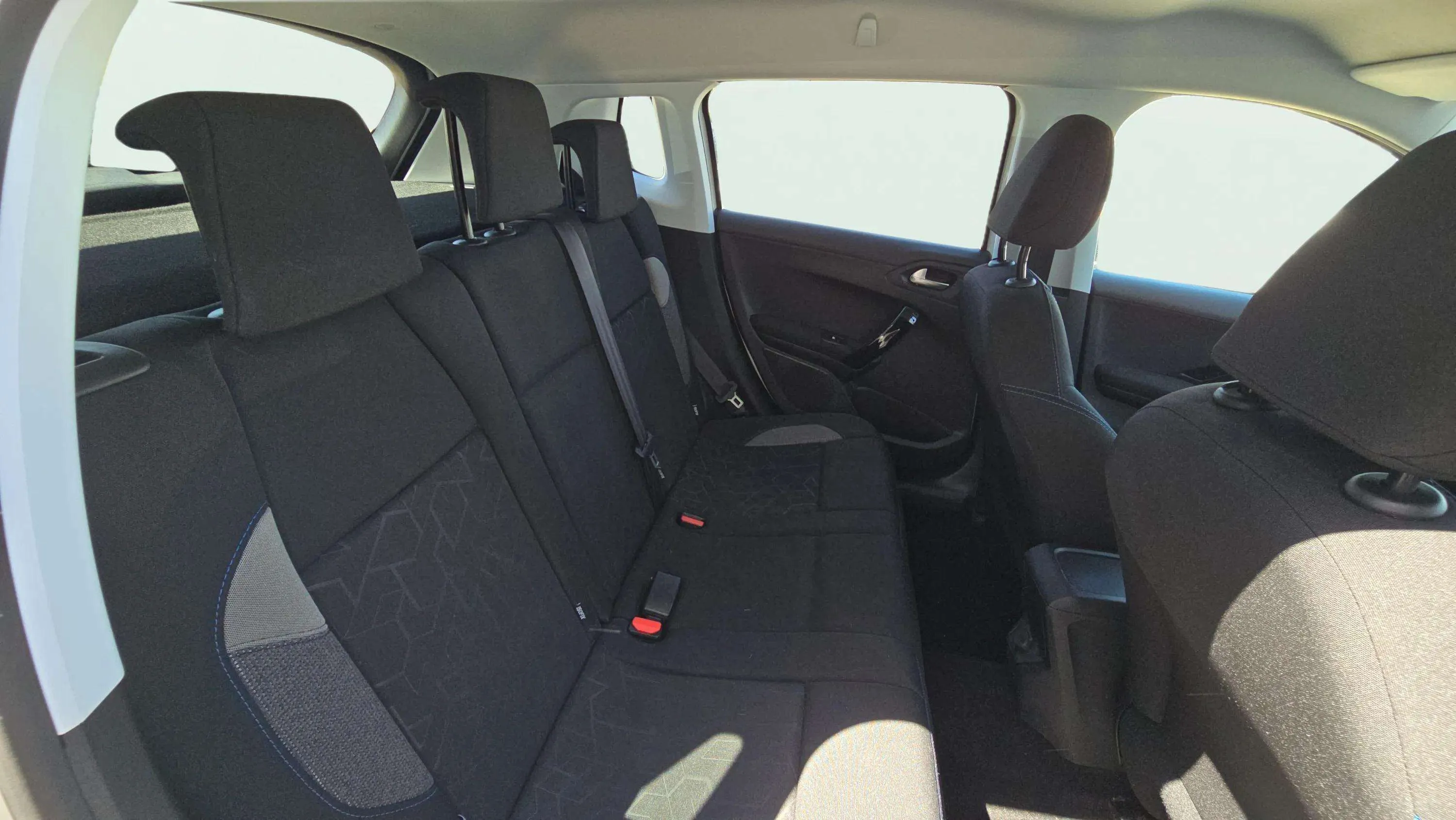 Peugeot 2008 Signature 1.2 PureTech - foto 15