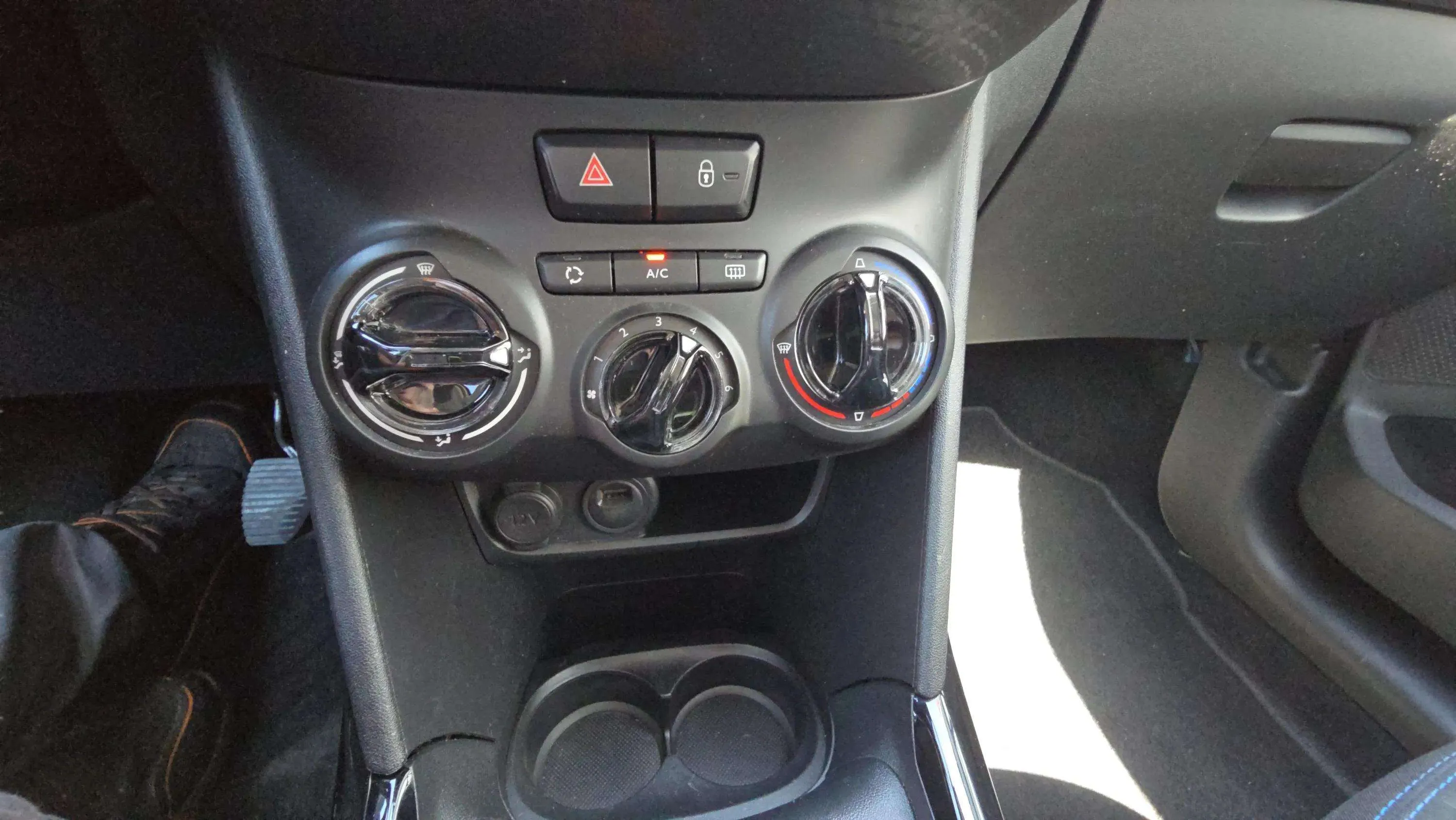 Peugeot 2008 Signature 1.2 PureTech - foto 12