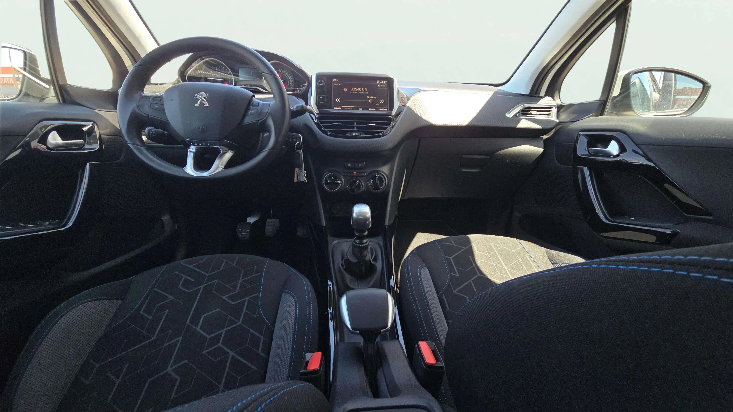 Peugeot 2008 Signature 1.2 PureTech - foto 19