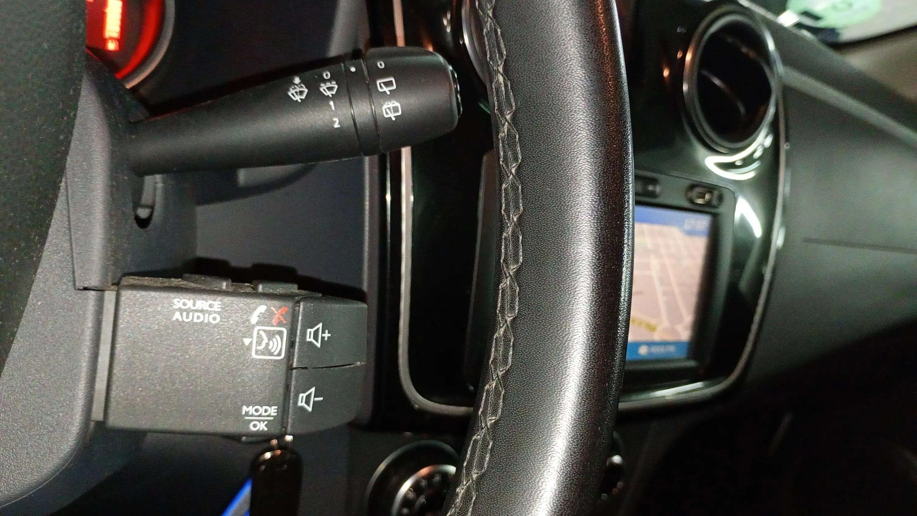 Dacia Sandero Ambiance dCi - foto 12
