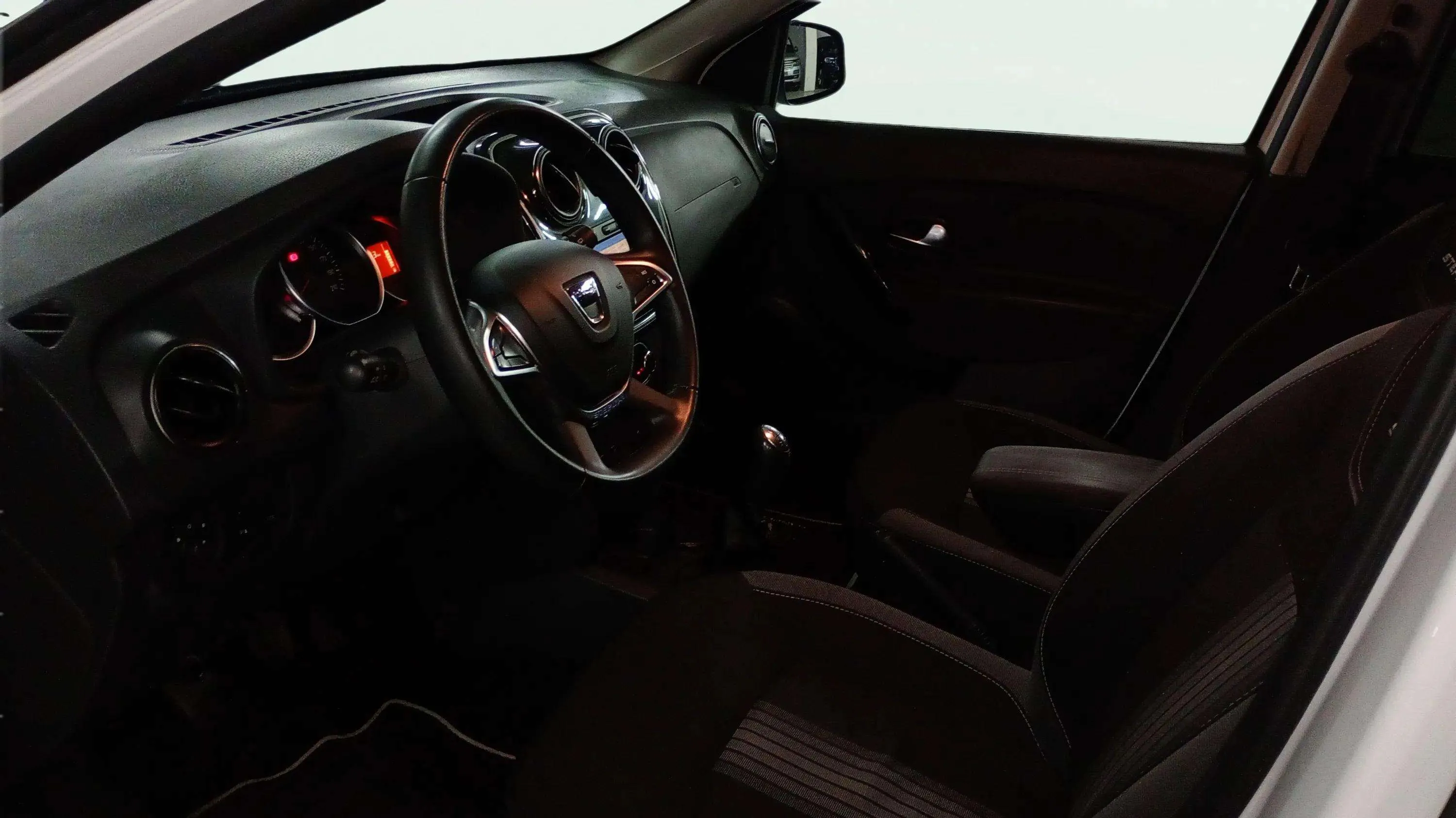 Dacia Sandero Ambiance dCi - foto 14