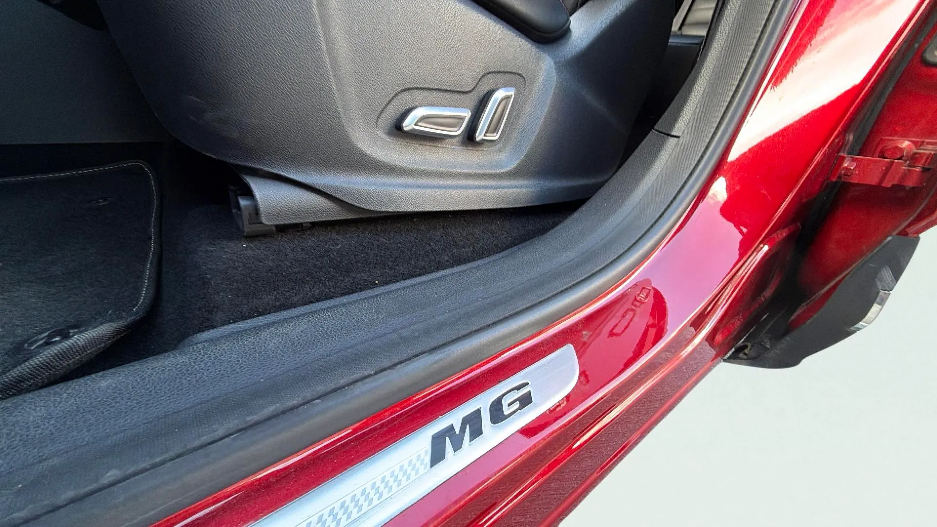MG HS 1.5T-GDI PHEV Luxury - foto 36