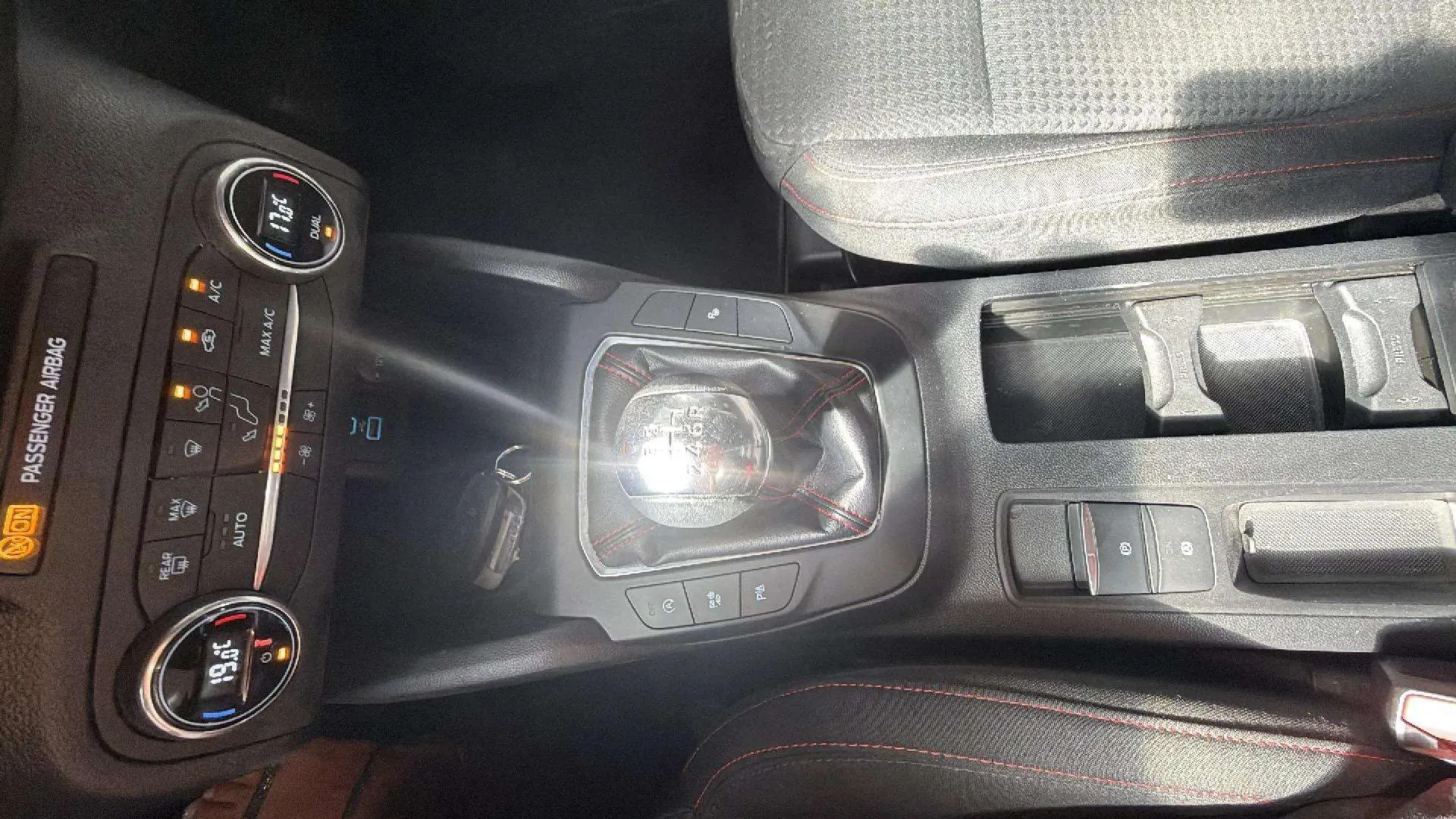 Ford Focus 1.0 EcoBoost MHEV ST-Line Design SIP - foto 25
