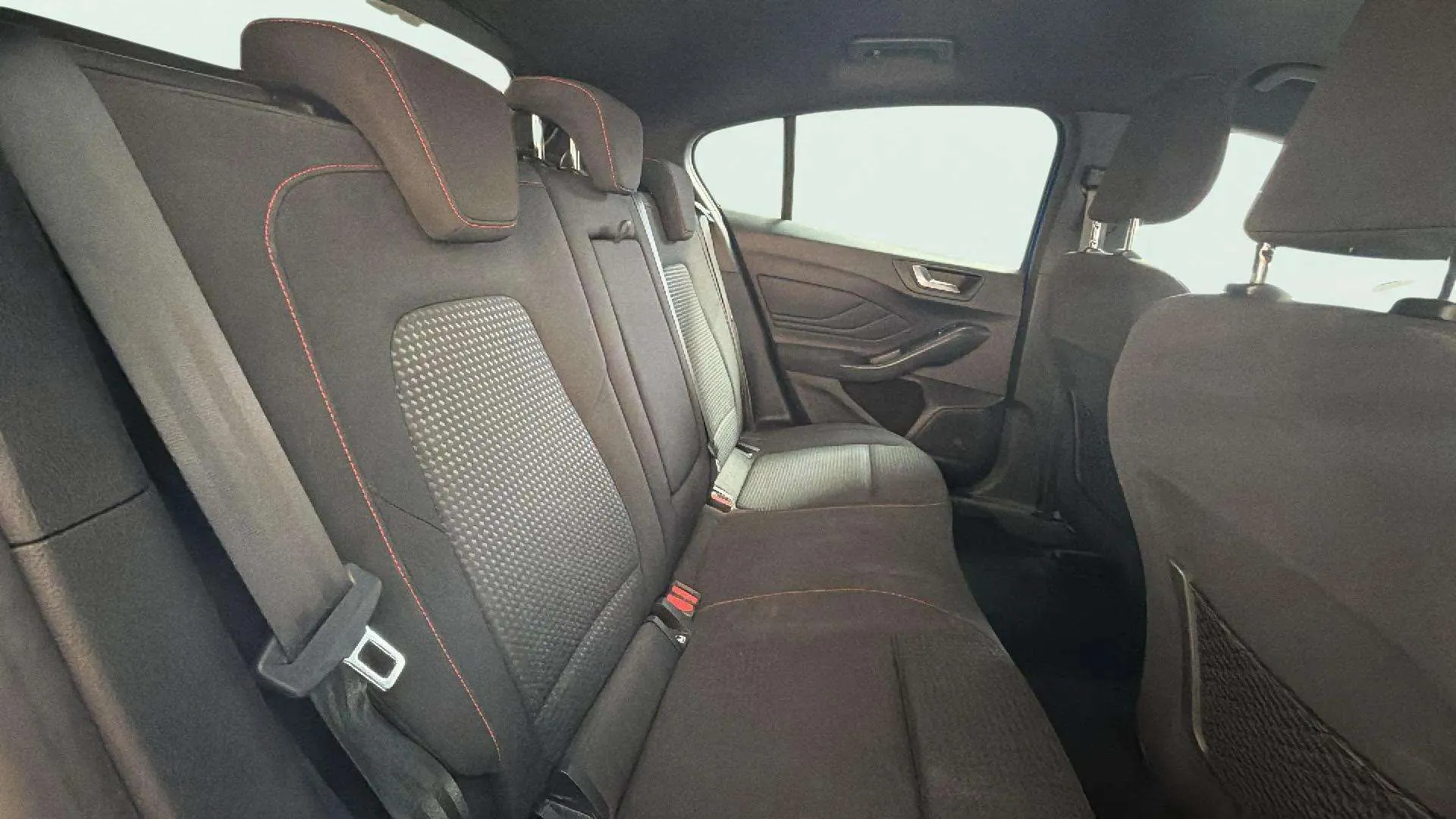 Ford Focus 1.0 EcoBoost MHEV ST-Line Design SIP - foto 20