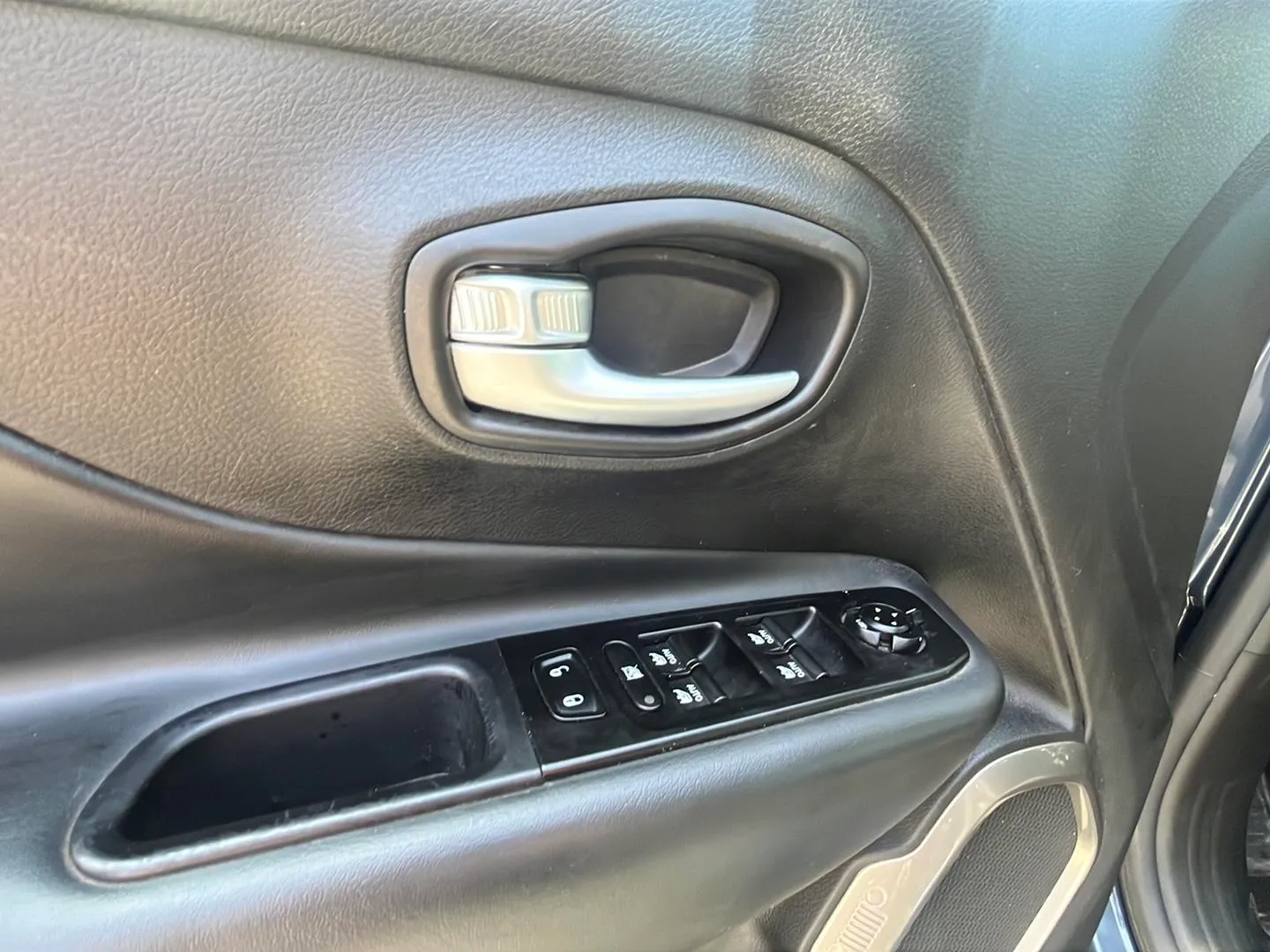 Jeep Renegade Longitude 1.0G 4x2 - foto 22