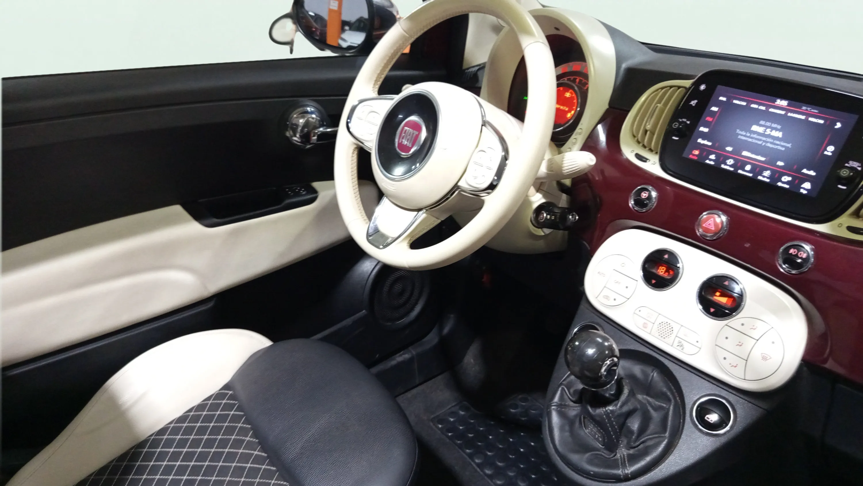 Fiat 500 Dolcevita 1.0 Hybrid - foto 27