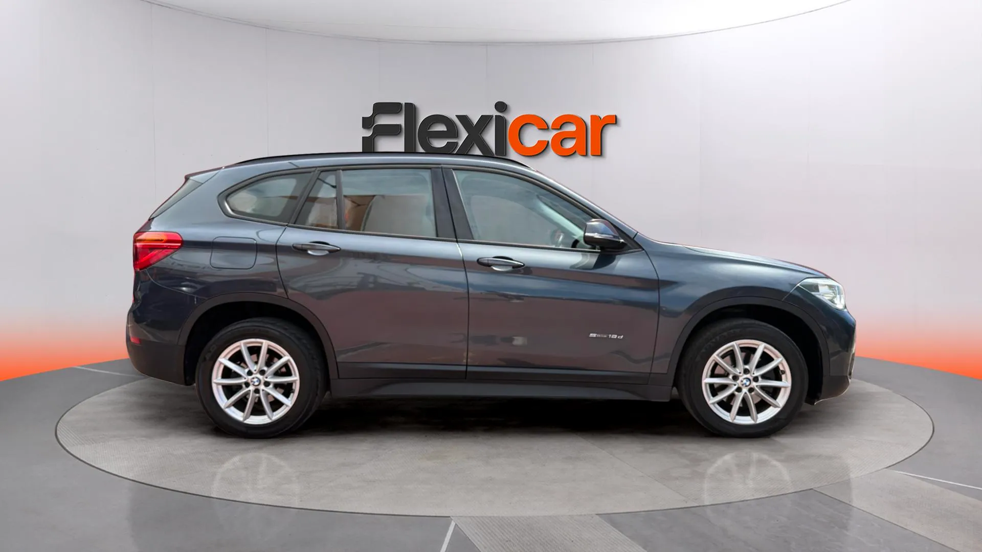 BMW X1 sDrive18d - foto 8