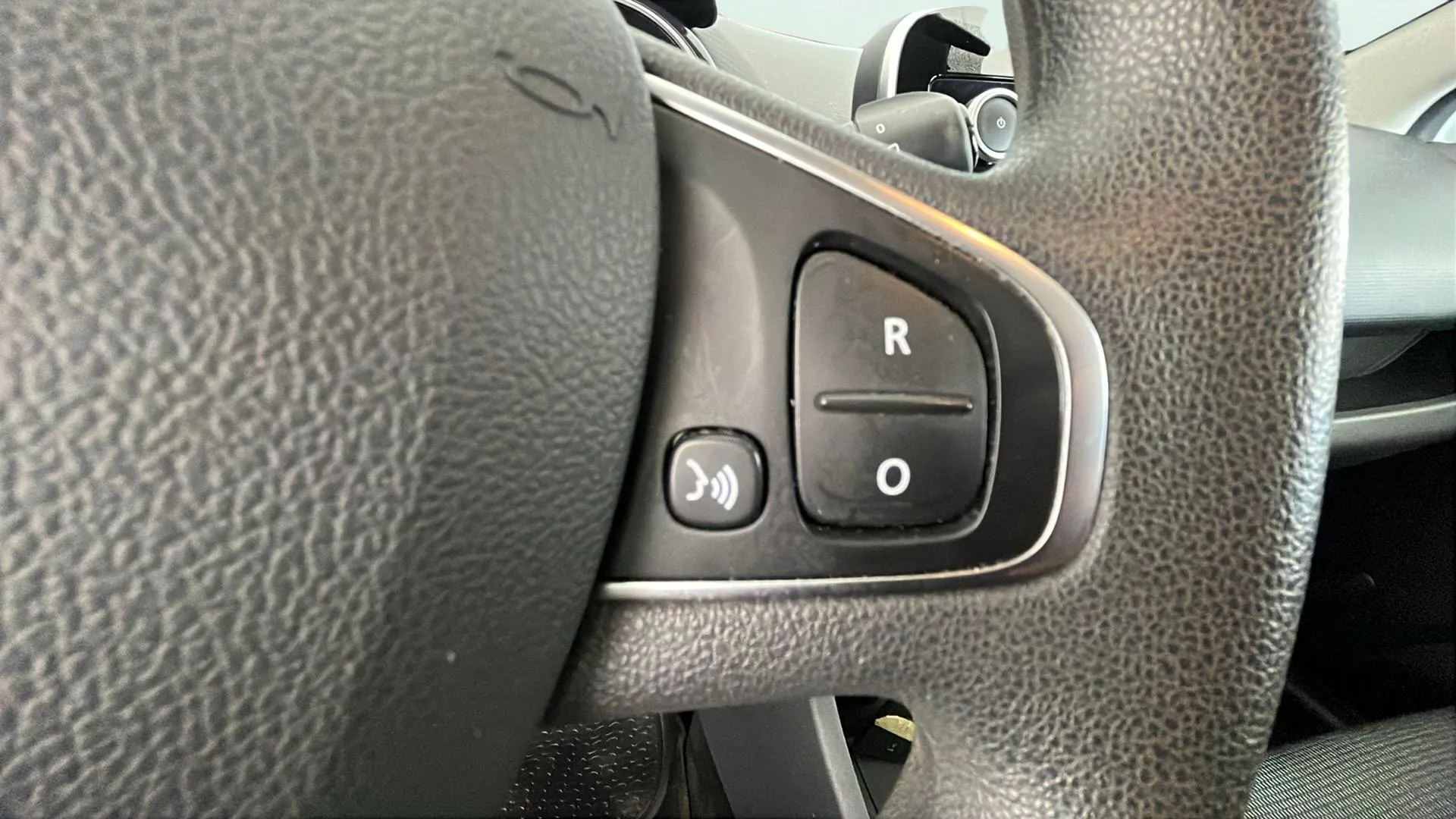 Renault Clio Business dCi -18 - foto 24