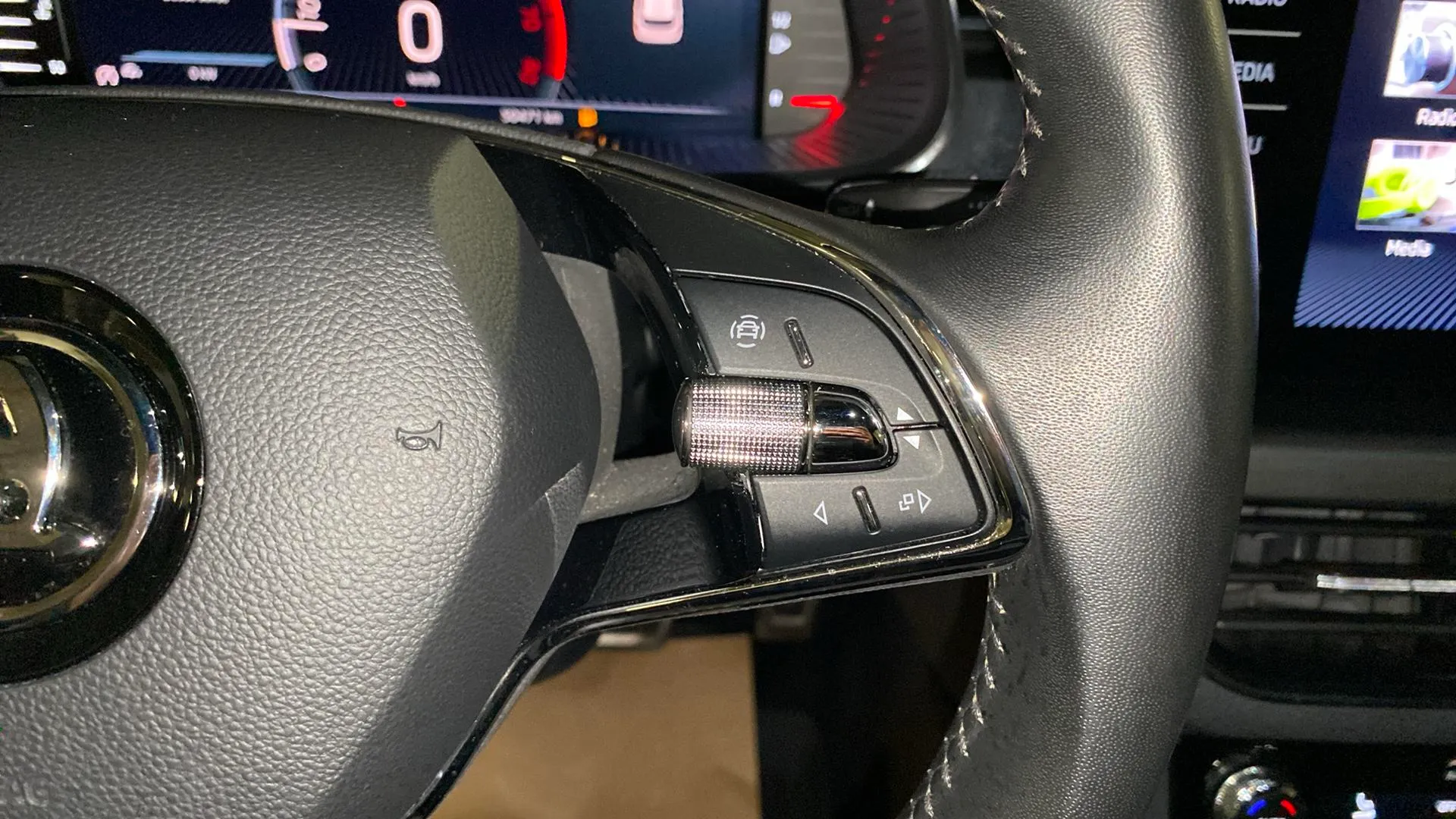 Škoda Kamiq 1.5 TSI DSG Scout - foto 18