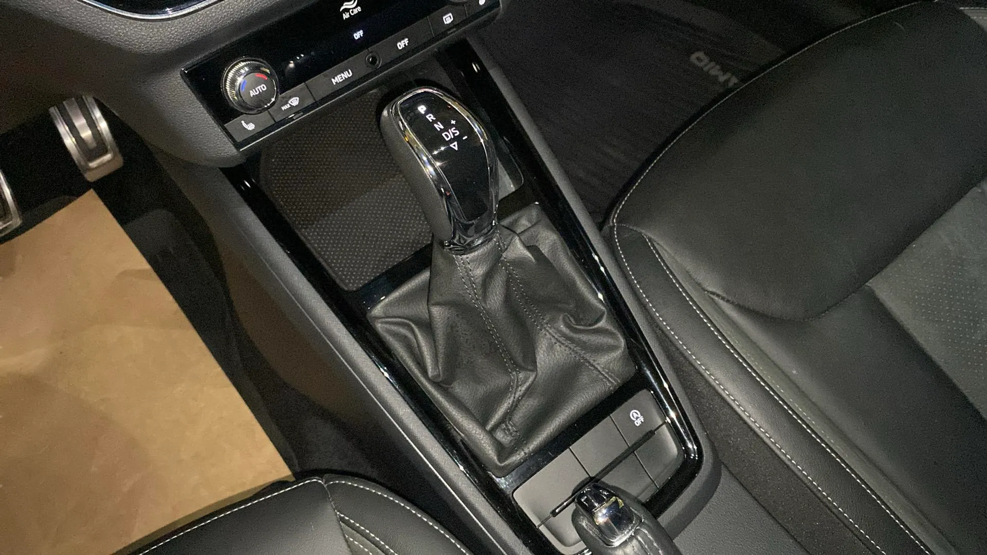Škoda Kamiq 1.5 TSI DSG Scout - foto 16