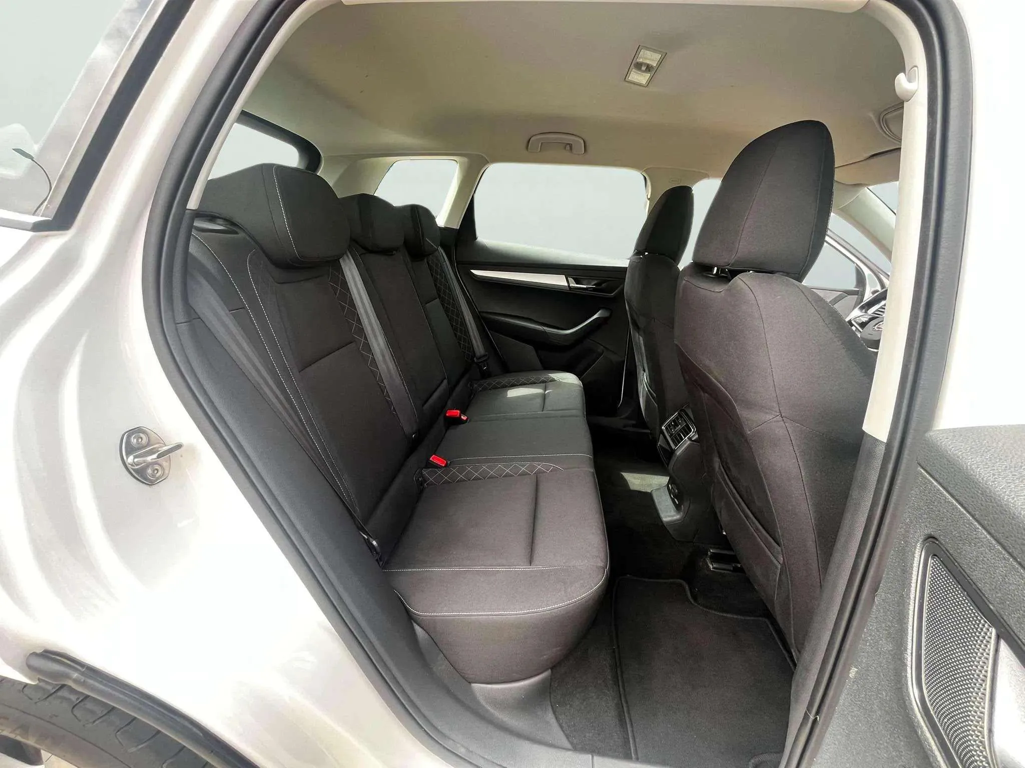Škoda Karoq 2.0 TDI DSG 4x4 Ambition - foto 13