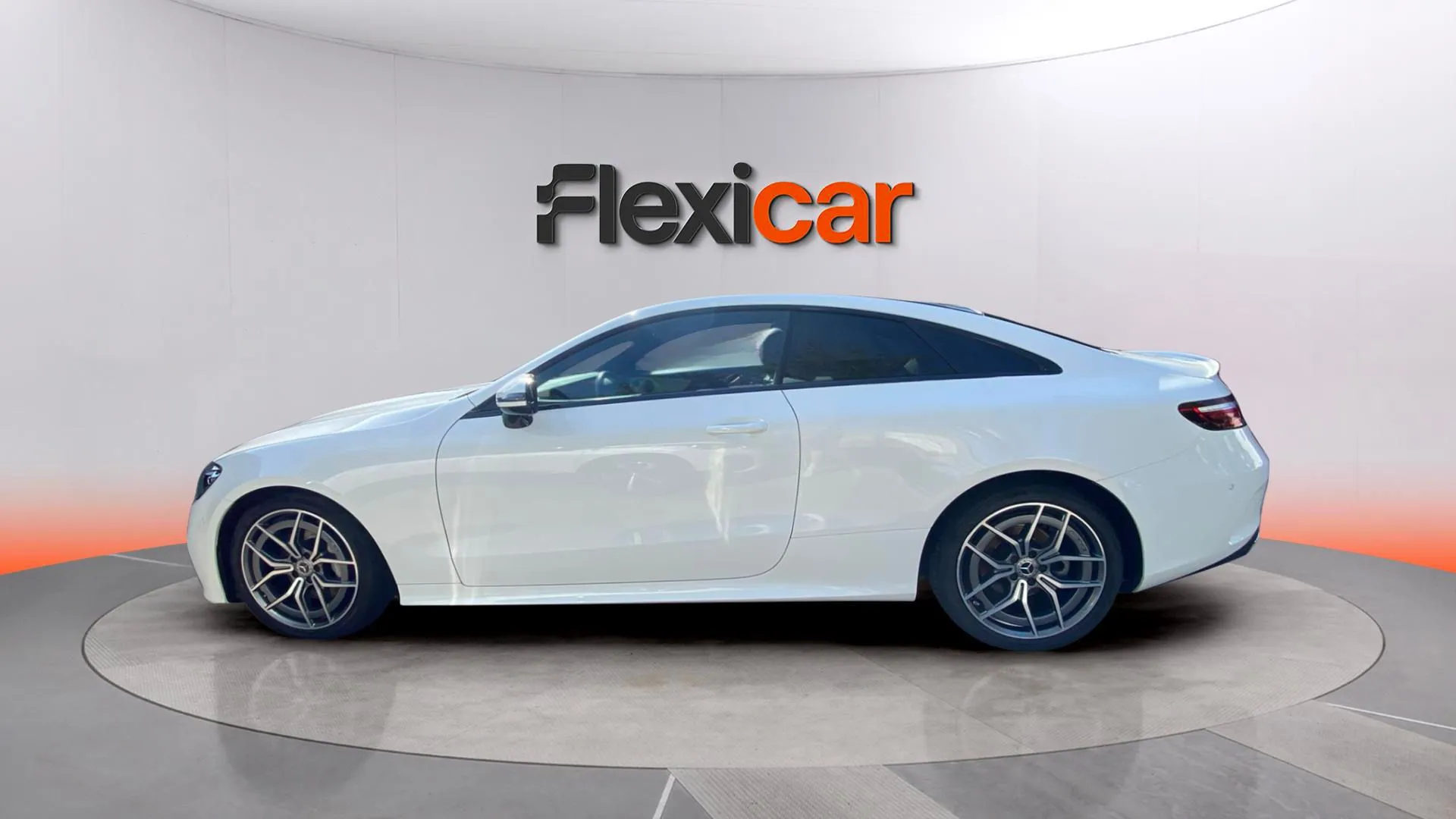 Mercedes-Benz Clase E Coupé E 300 - foto 4