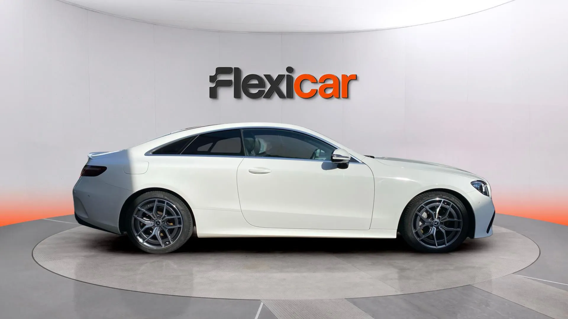 Mercedes-Benz Clase E Coupé E 300 - foto 5